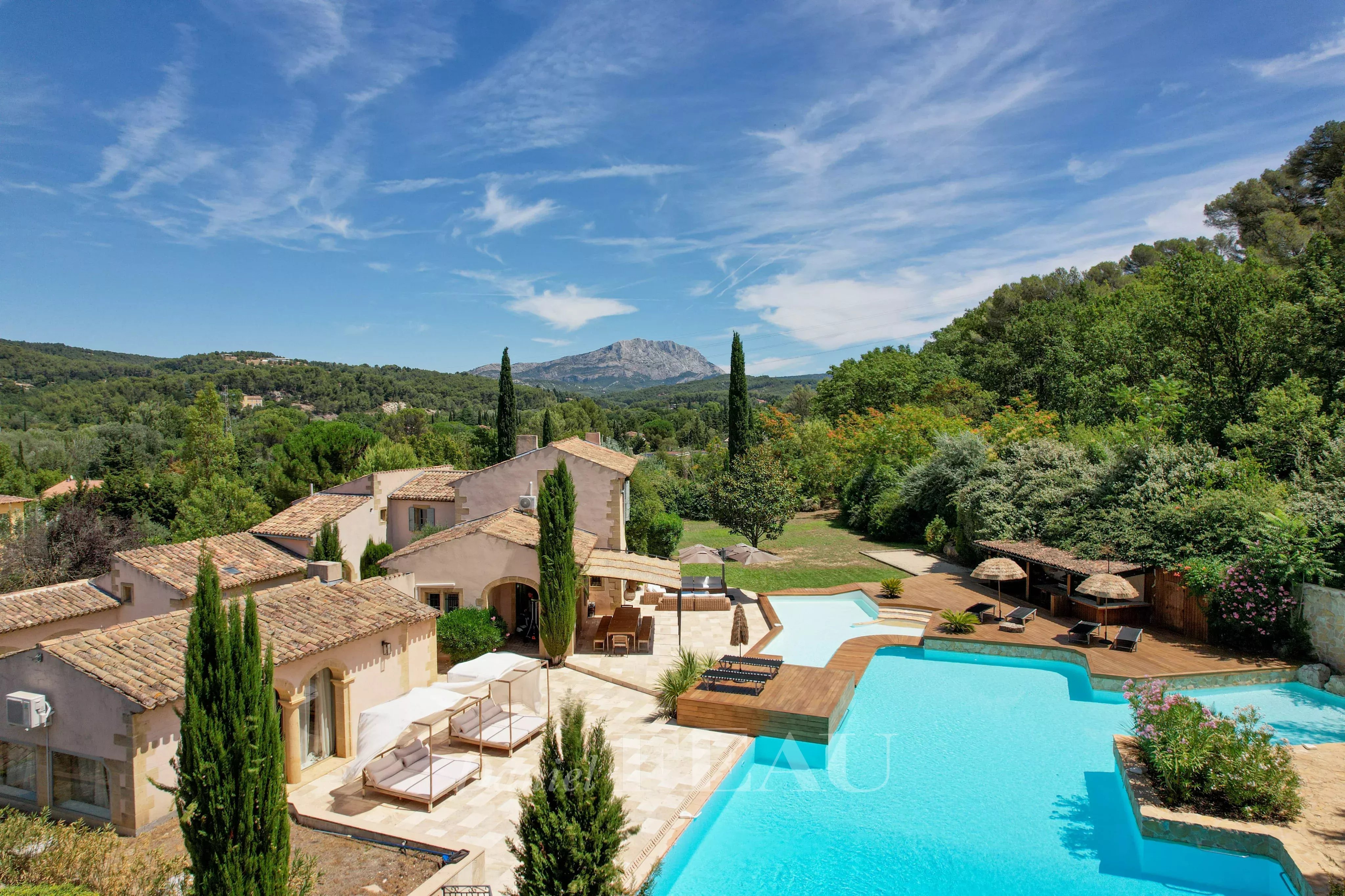 Aix en Provence - Propriété avec vue Sainte Victoire