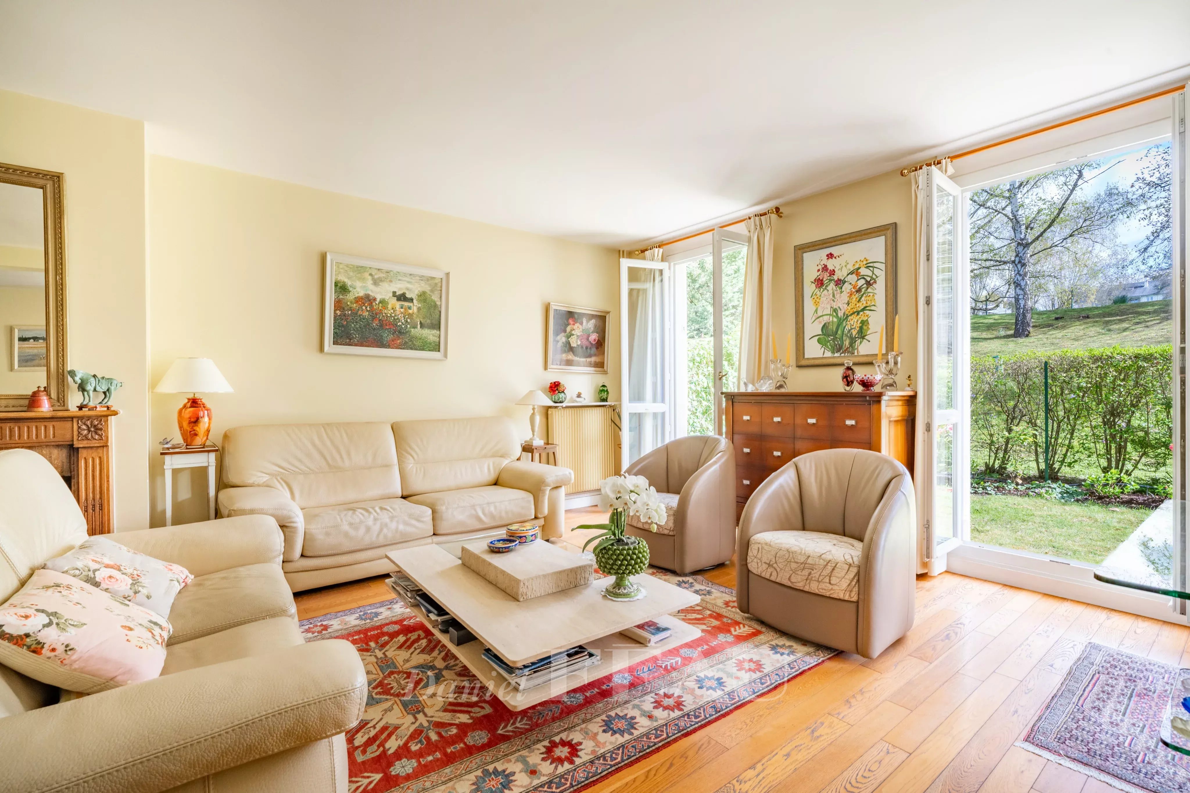 EXCLUSIVITÉ - LOUVECIENNES - PROCHE GARE Appartement rez-de-jardin — 3 chambres avec terrasse