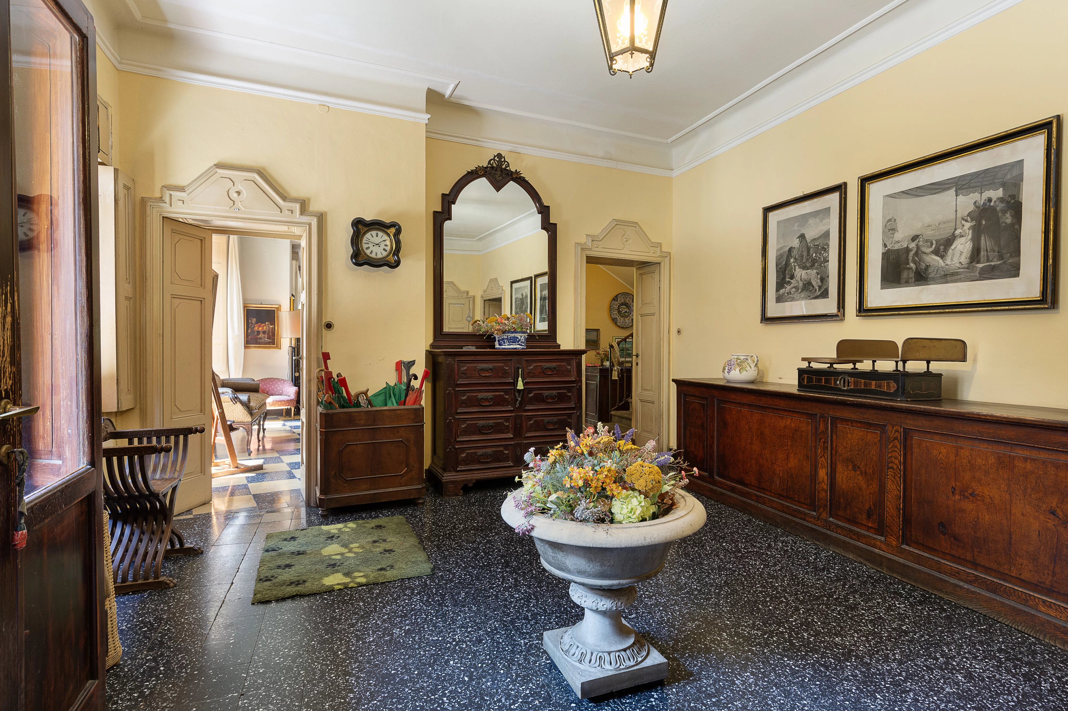 Villa D'Epoca with 7500 park - picture 36 title=