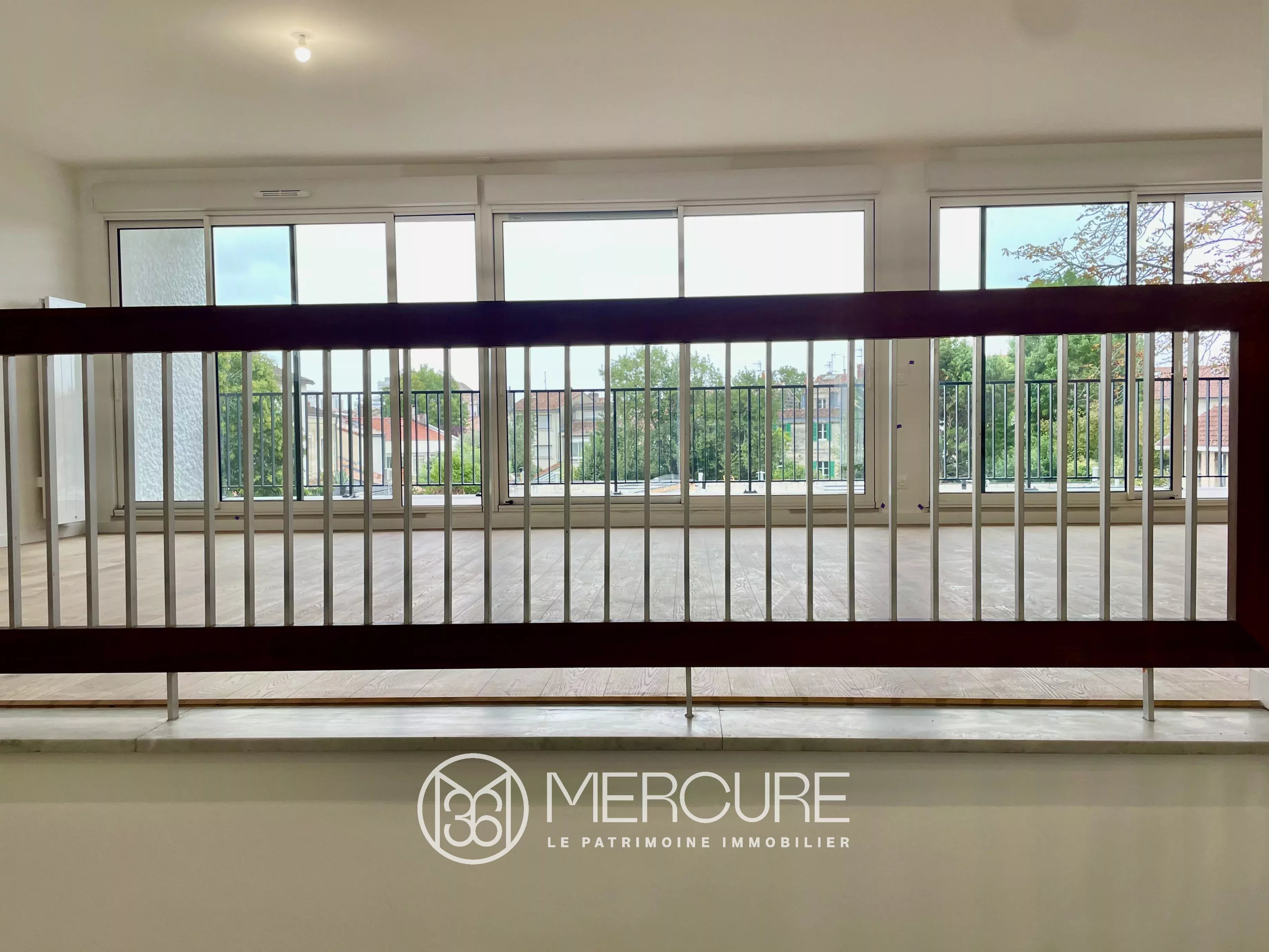 SAINT SEURIN –  GRAND APPARTEMENT AVEC TERRASSES ET PARKING - 900951bxA