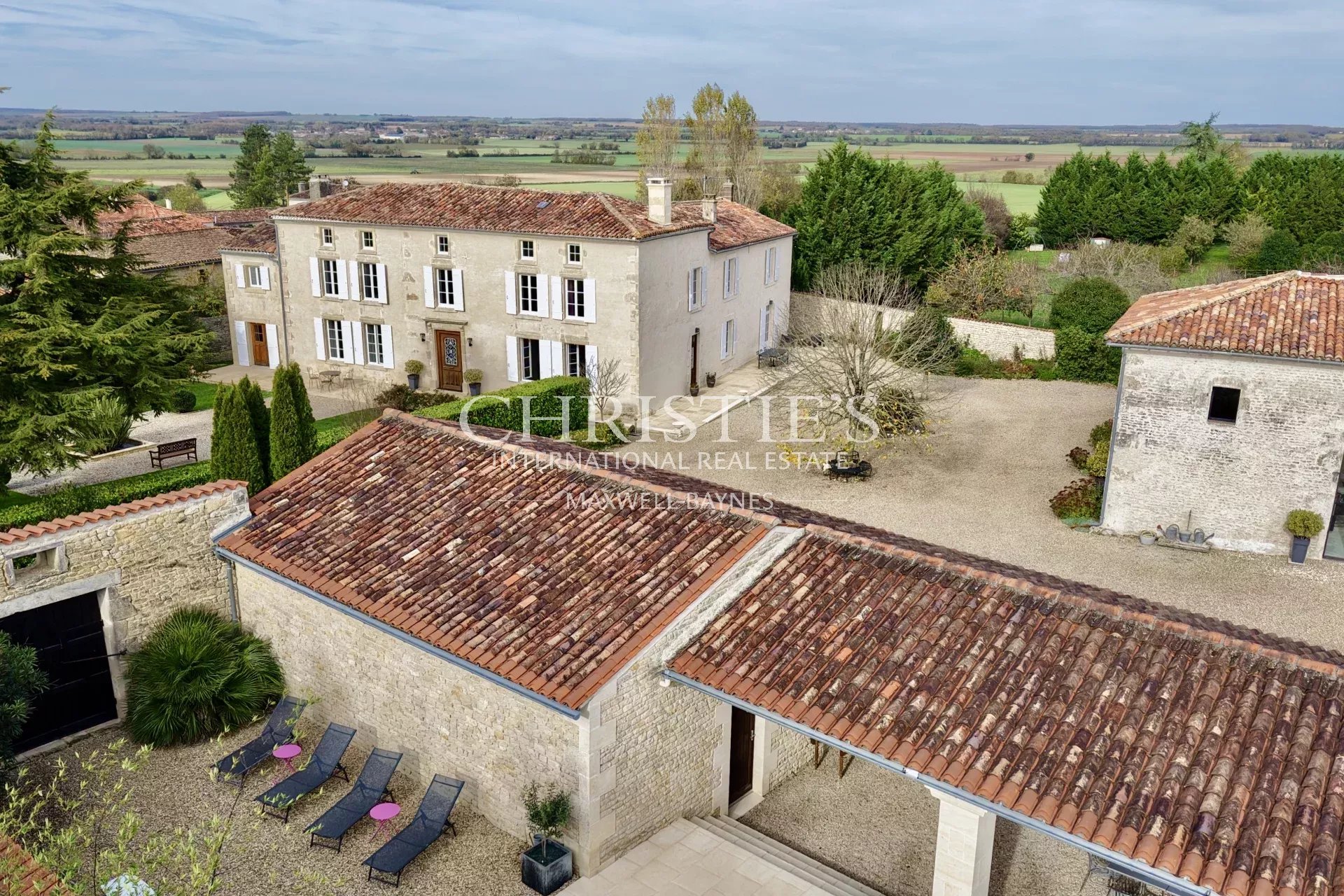 6 Bedroom Villa/Townhouse's Image 6