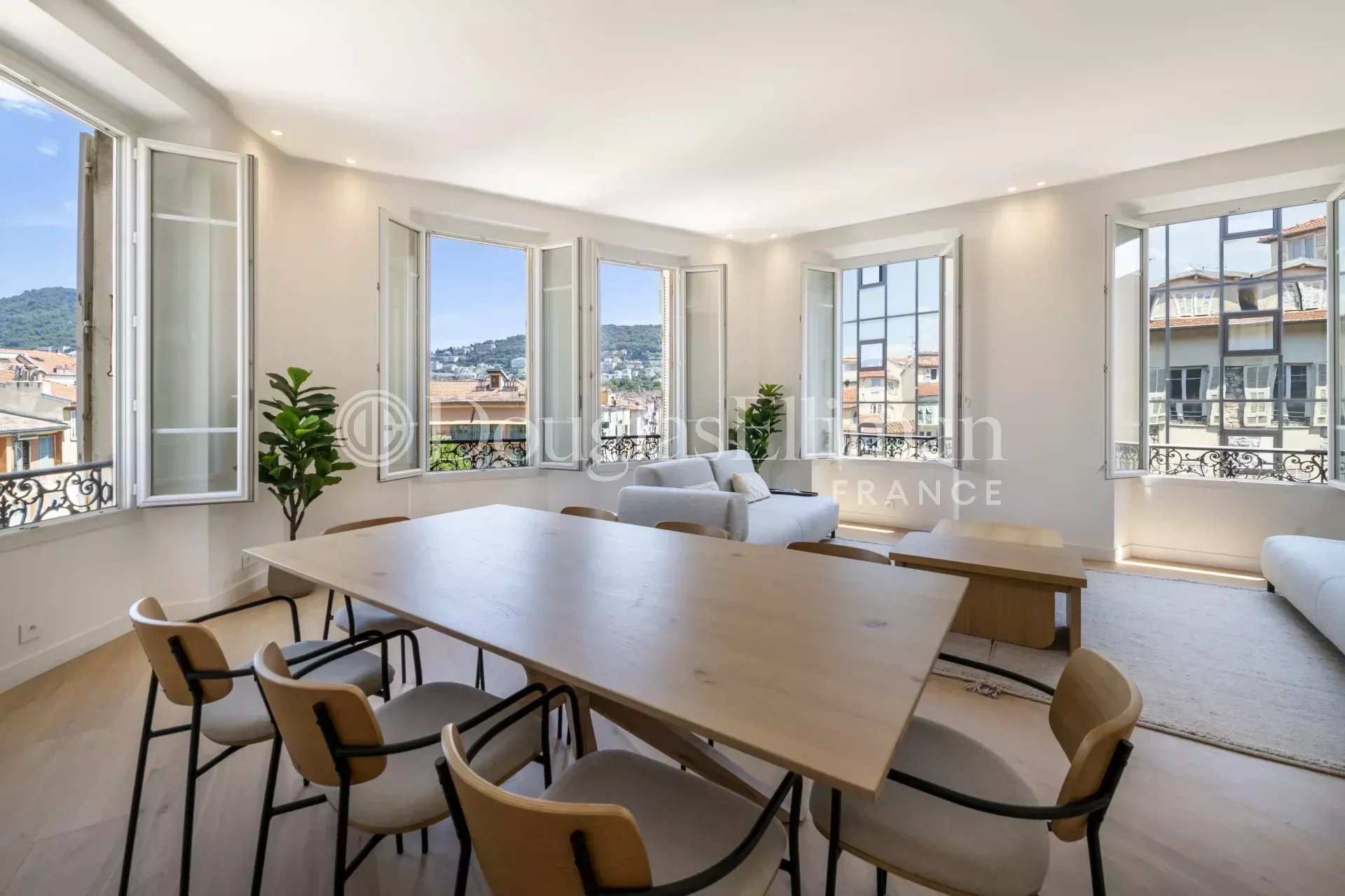 NICE – Le Port : Bel appartement de 5 pièces. - Image nᵒ2