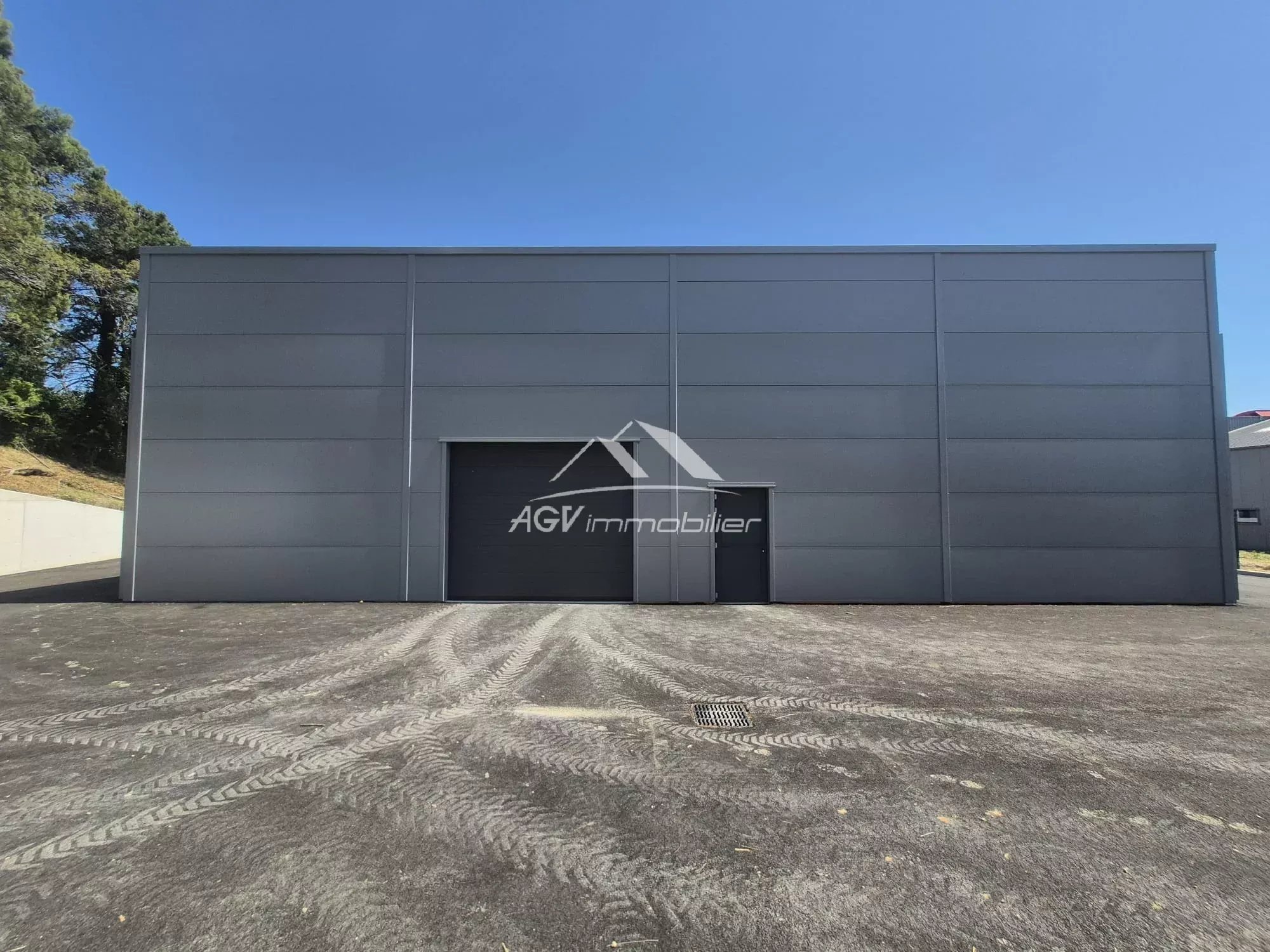 Local commercial 600 m²