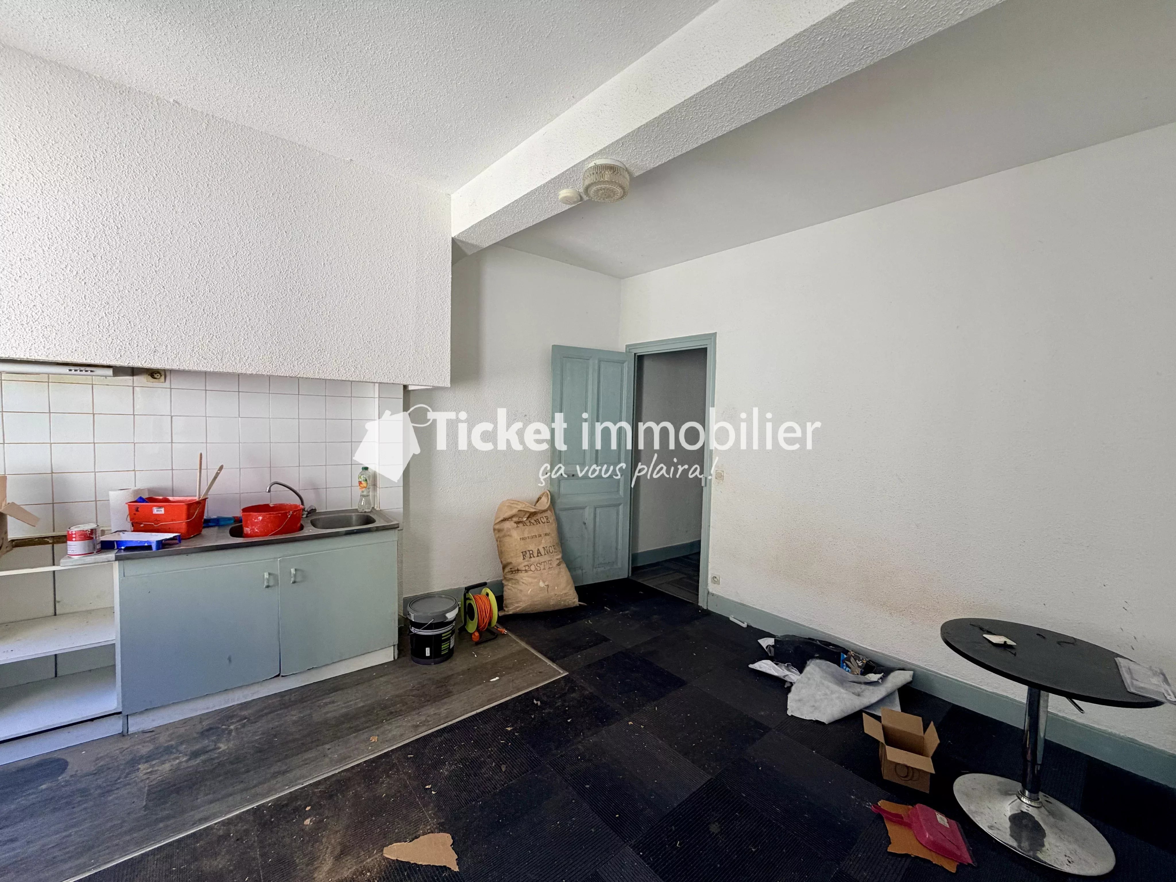 T2 à rénover – Centre-ville de Castres – 59 900 € — photo 3