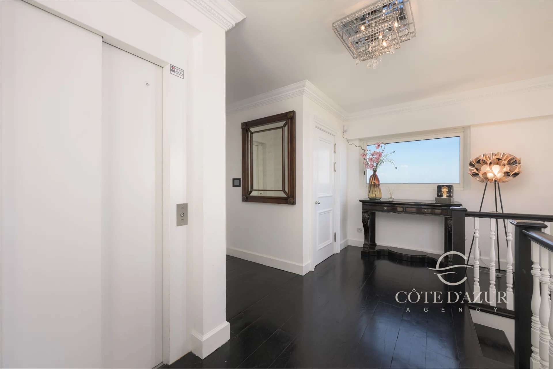 Exceptional property with panoramic sea views 36
