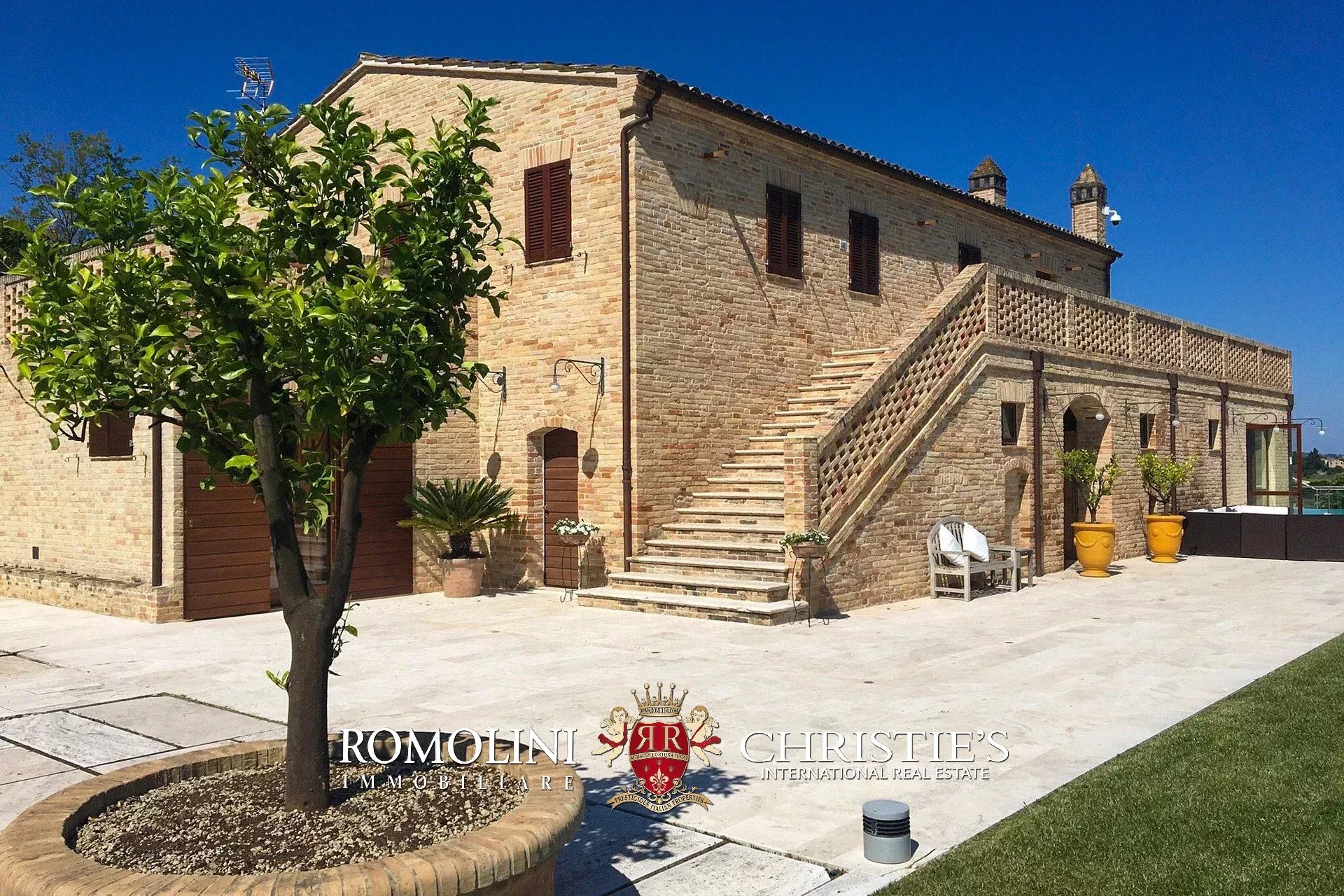 6 Bedroom Vineyard's Image 14