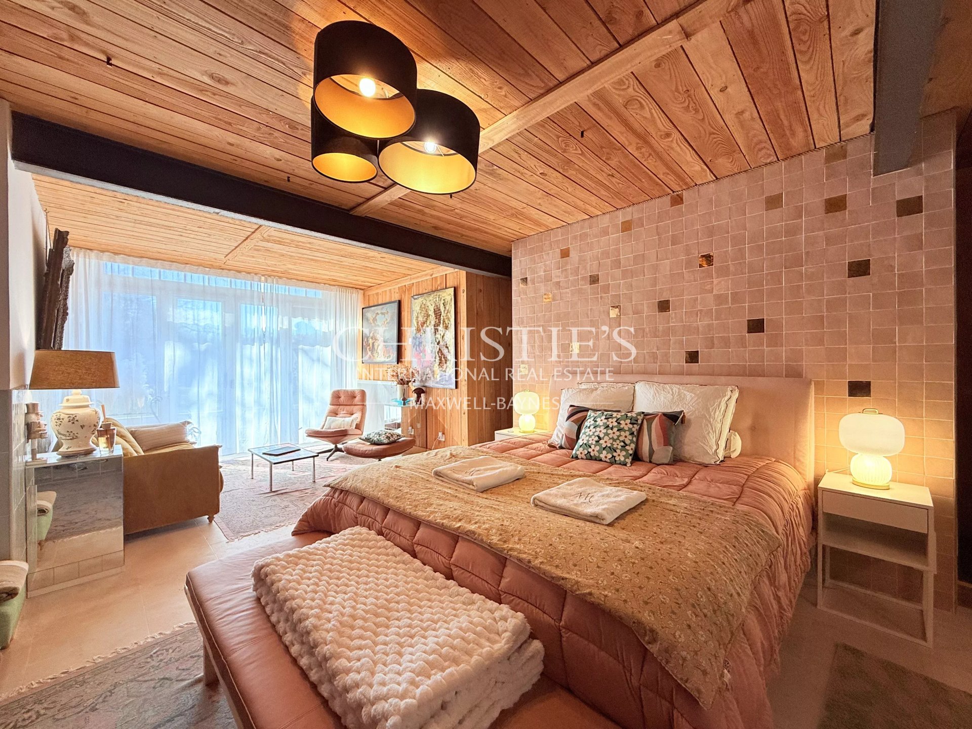 9 Bedroom Villa/Townhouse's Image 9