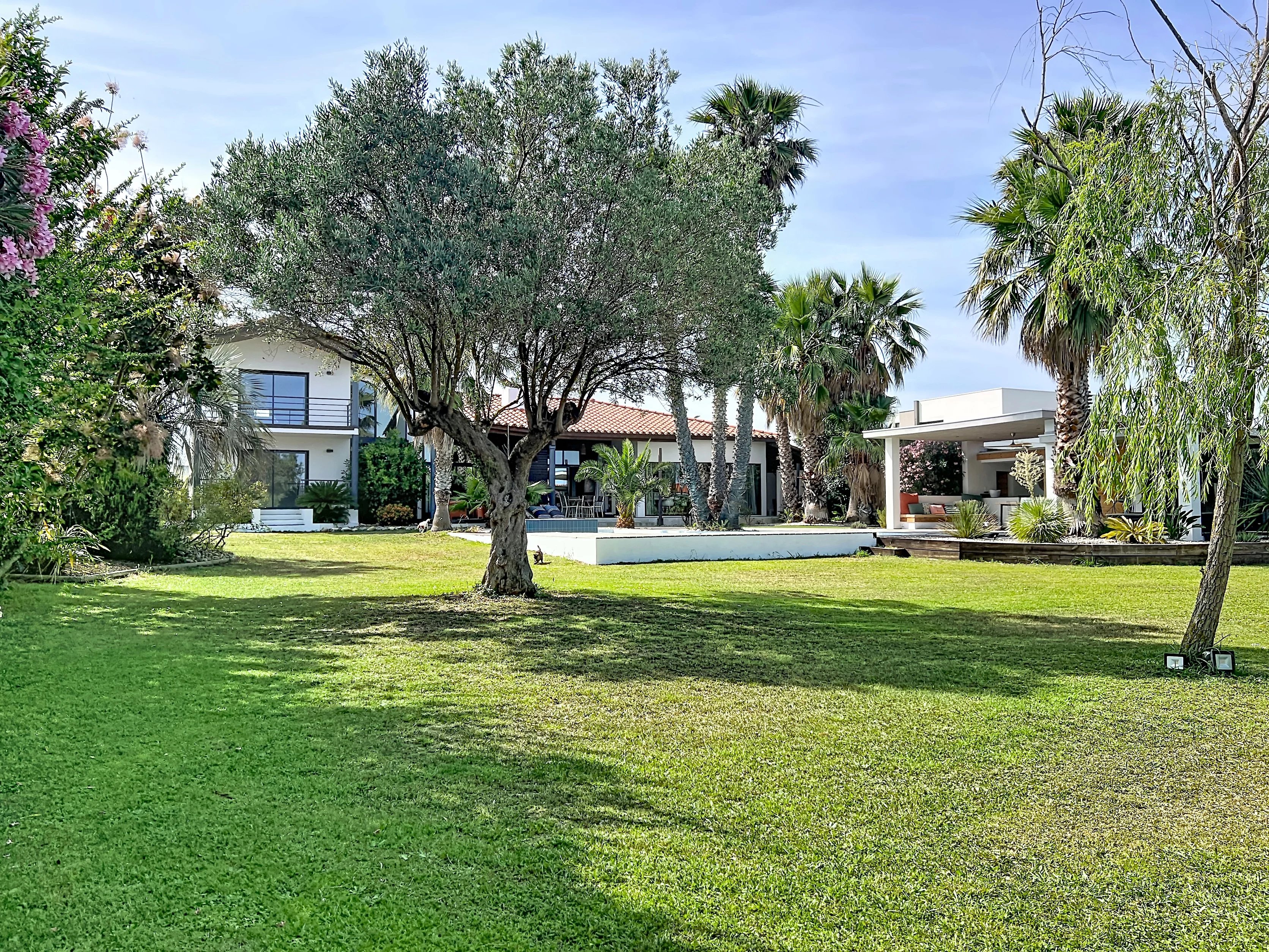 Exceptional Property – 260 sqm of Living Space on 1,690 sqm of Landscaped Grounds with Swimming Pool, Pollestres