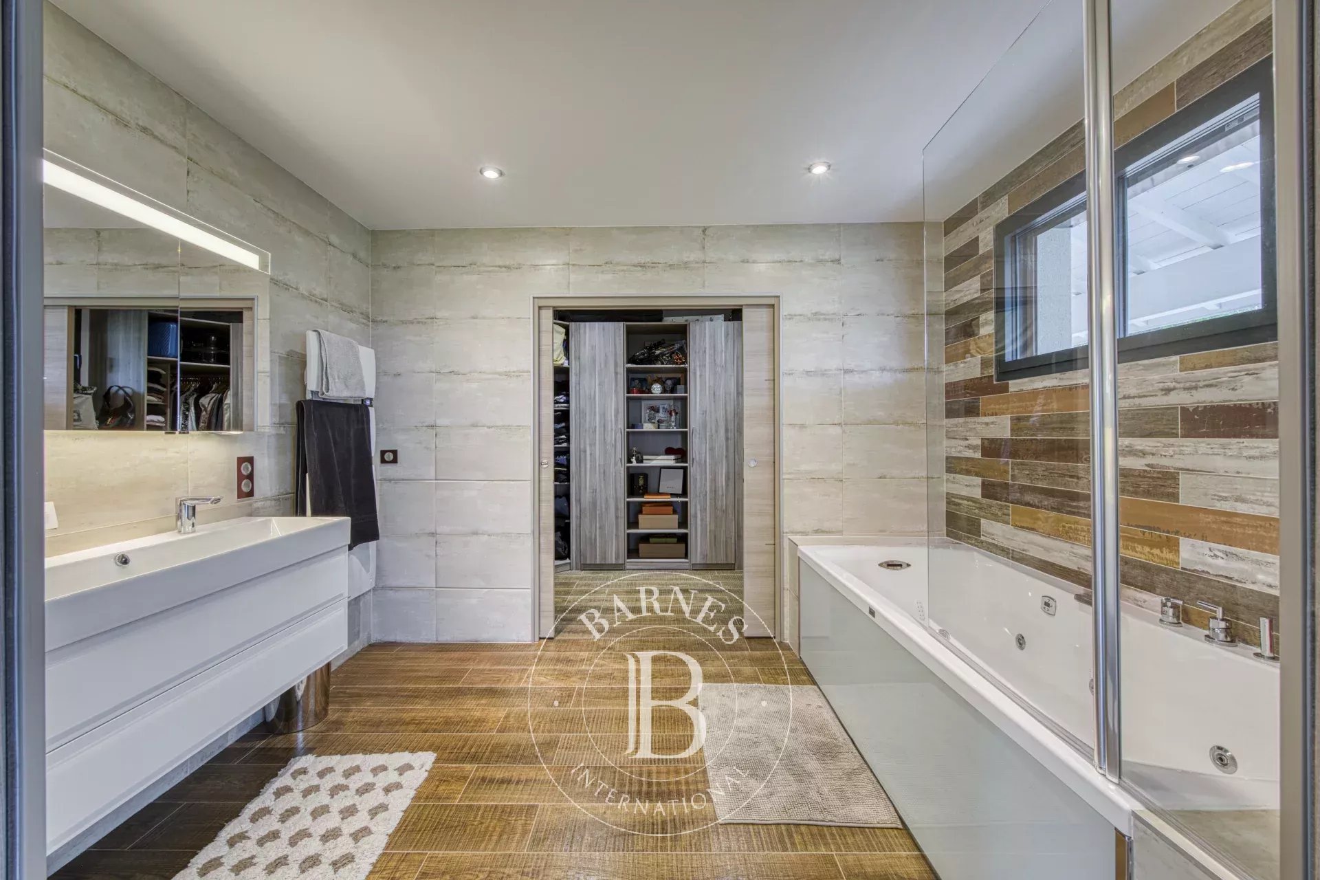 BARNES GENEVOIS - ARCHAMPS - CONTEMPORARY VILLA - picture 9
