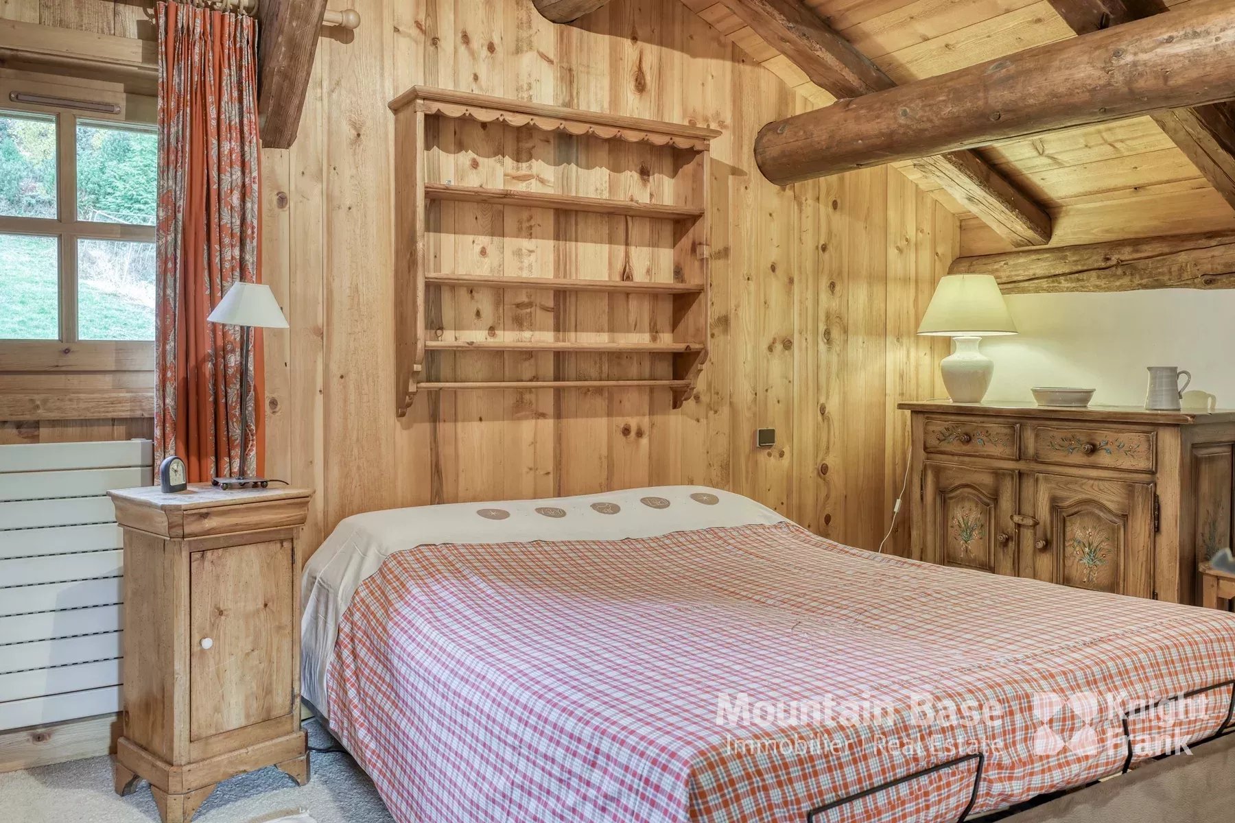 Photo of A beautiful, traditional 4-bedroom family chalet in Jaillet, Megève