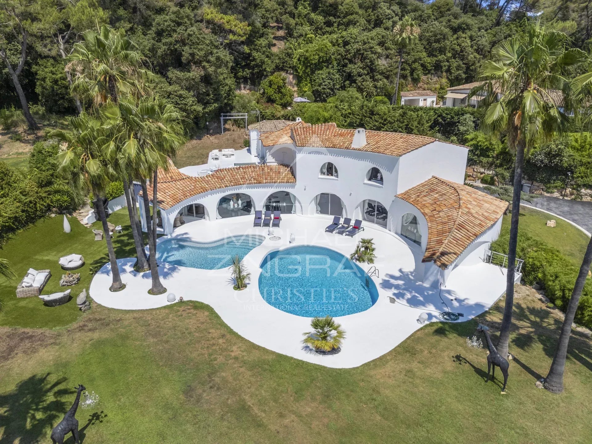6 Bedroom Villa/Townhouse's Image 12