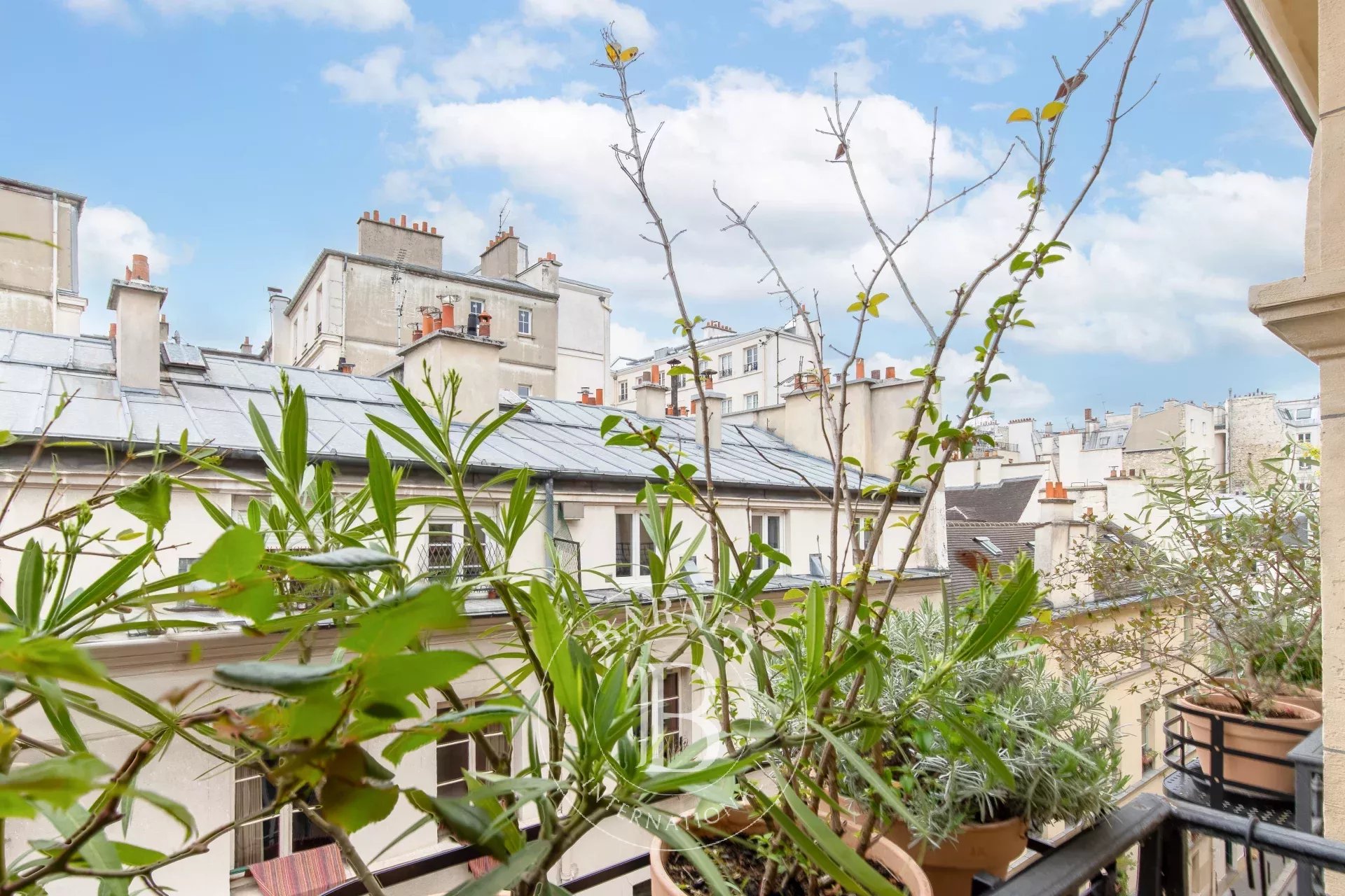 Apartment for sale - Paris 3 - 3 bedrooms - unobstructed views - lift - concierge - picture 13