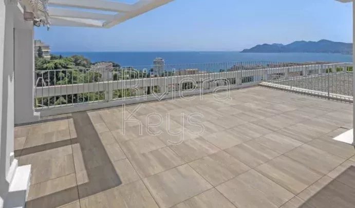 CANNES - CROIX DES GARDES: 3-romsleilighet med panoramautsikt over havet, park, tennis og basseng