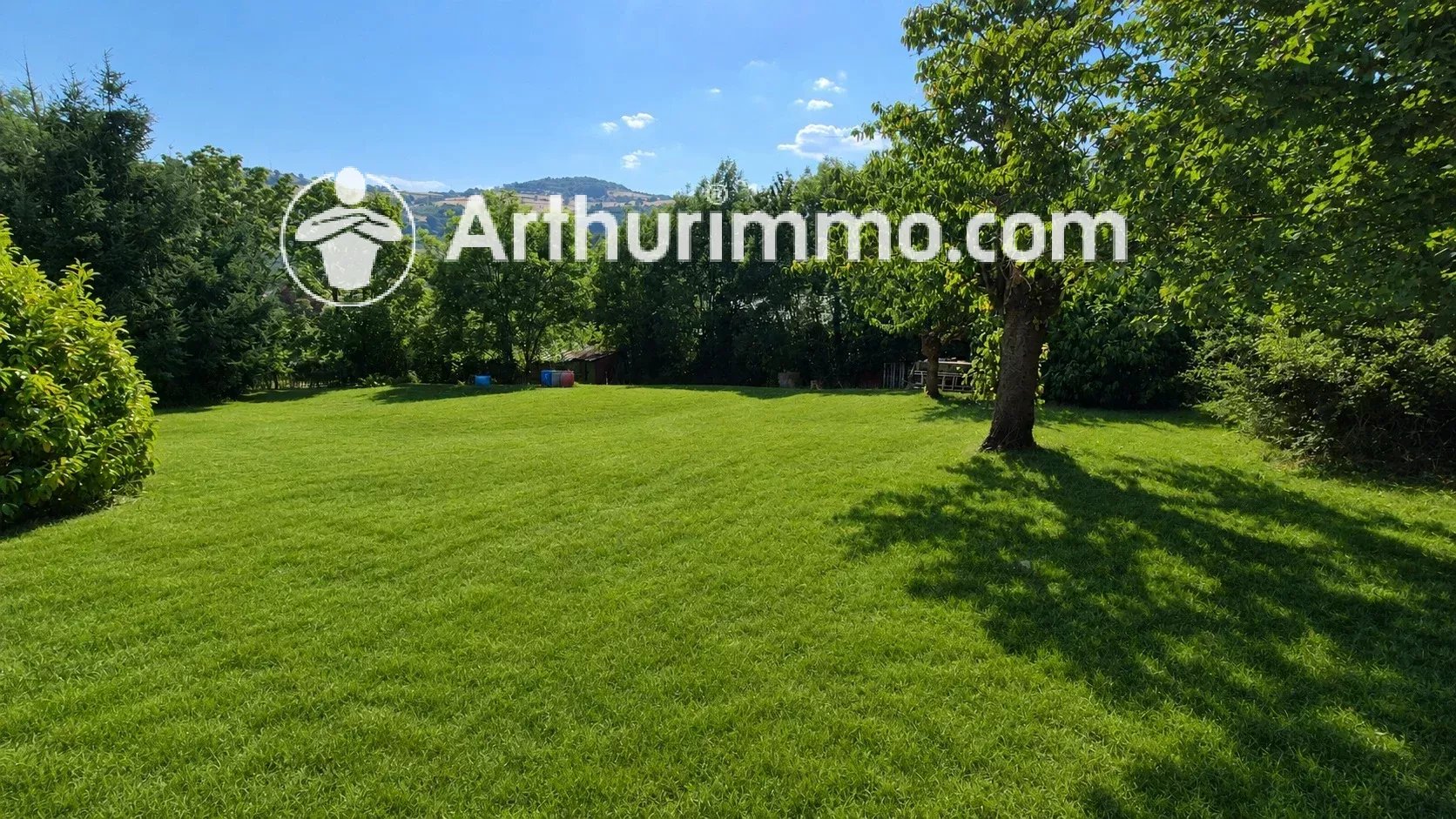Terrain constructible de 1287 m² à Vindry-sur-Turdine