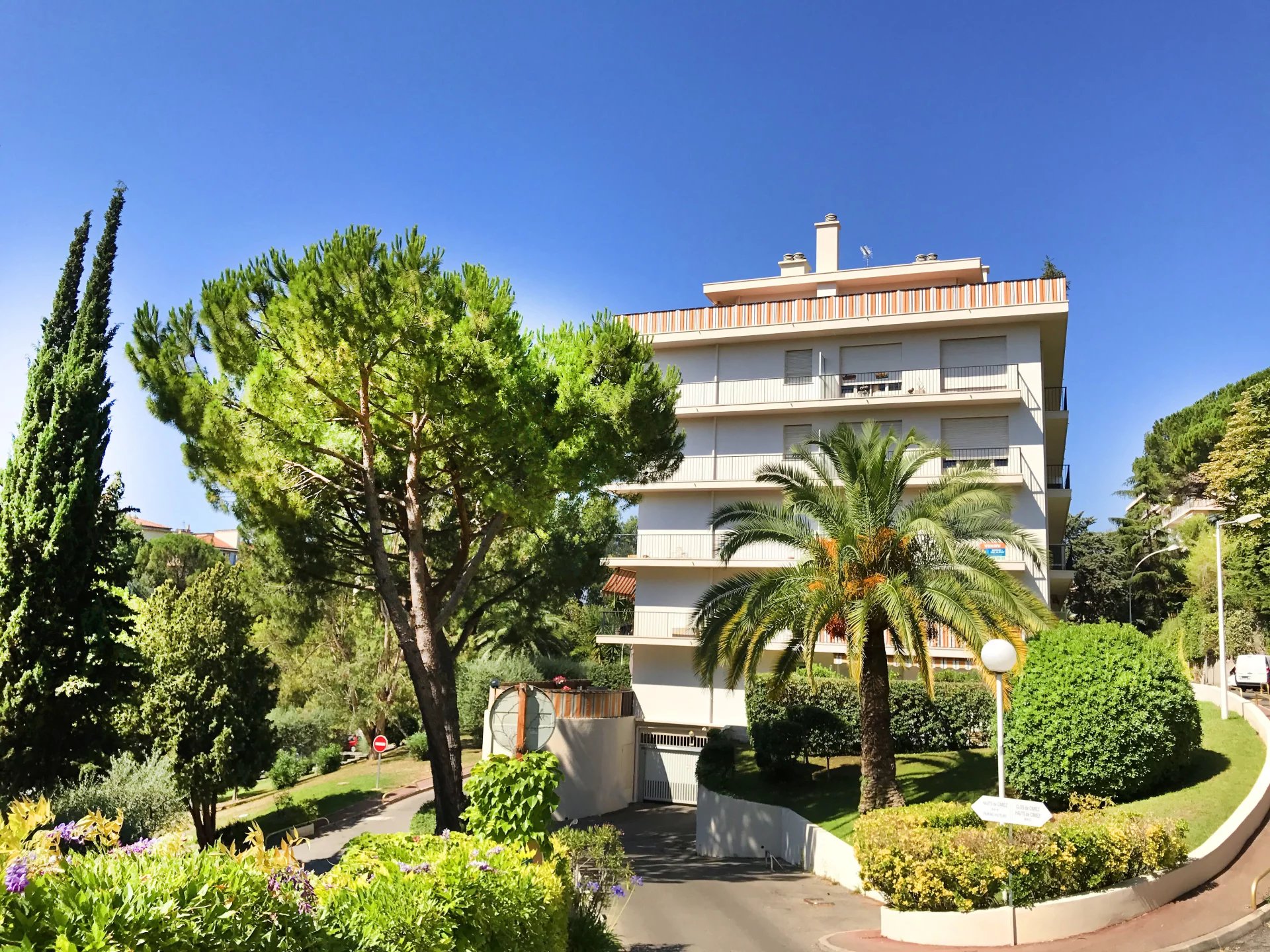 CIMIEZ - Cap de Croix - Belle Résidence - Studio 17m² - Bon état - idéal locatif - 91.000 €