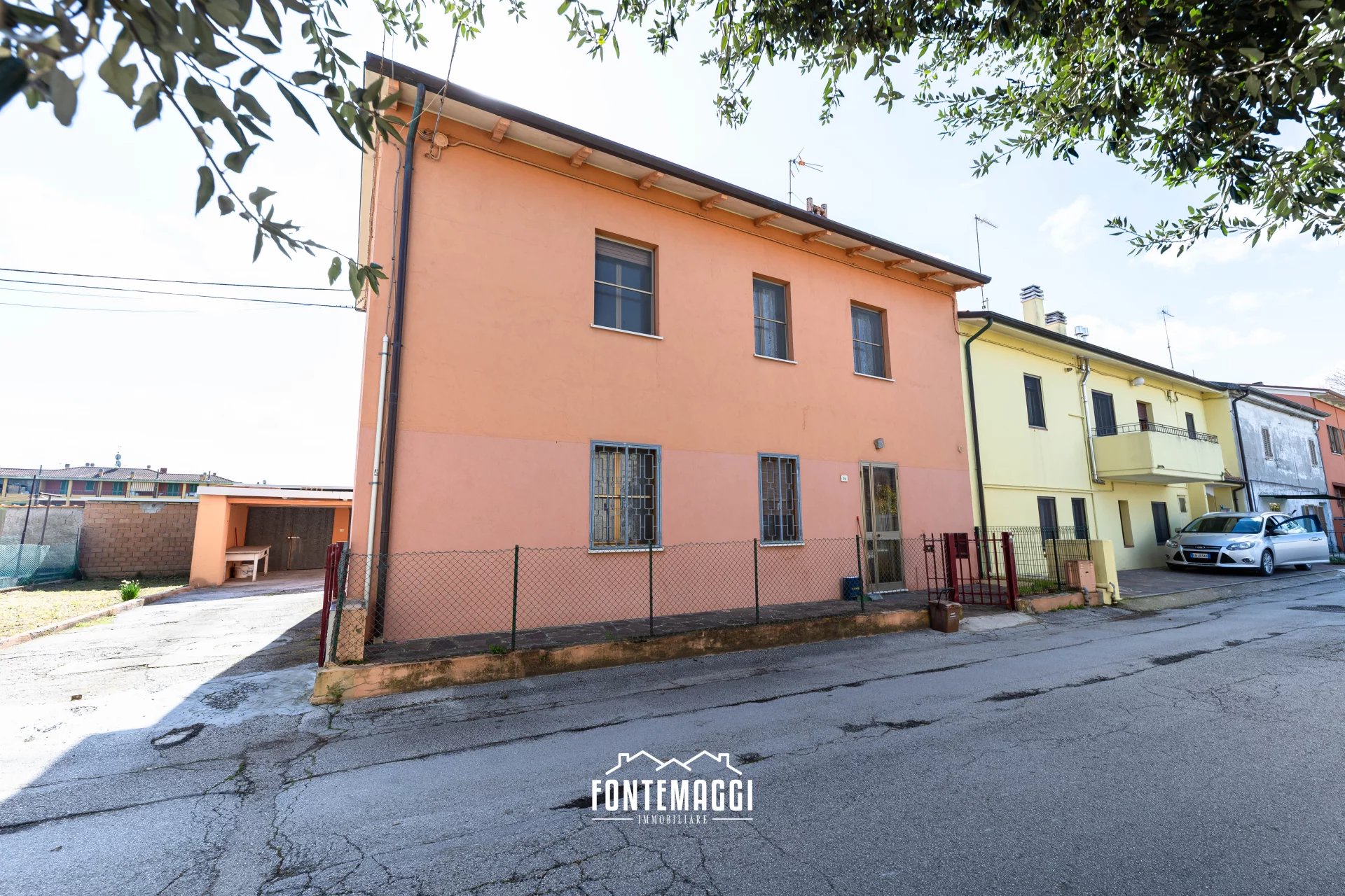 FANO (PU) BELLOCCHI - CASA ABBINATA CON GIARDINO E ACCESSORI