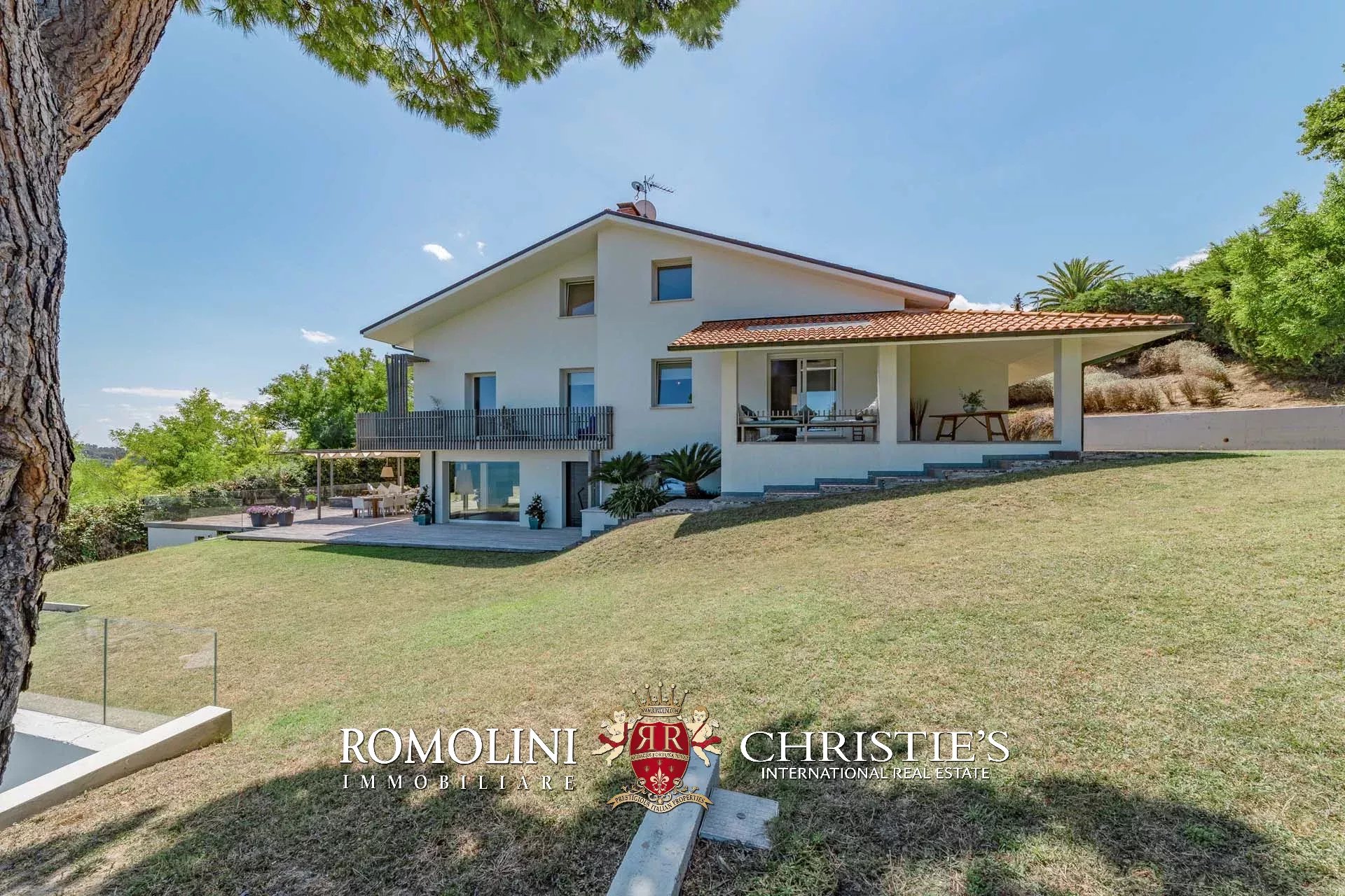 6 Bedroom Villa/Townhouse's Image 16