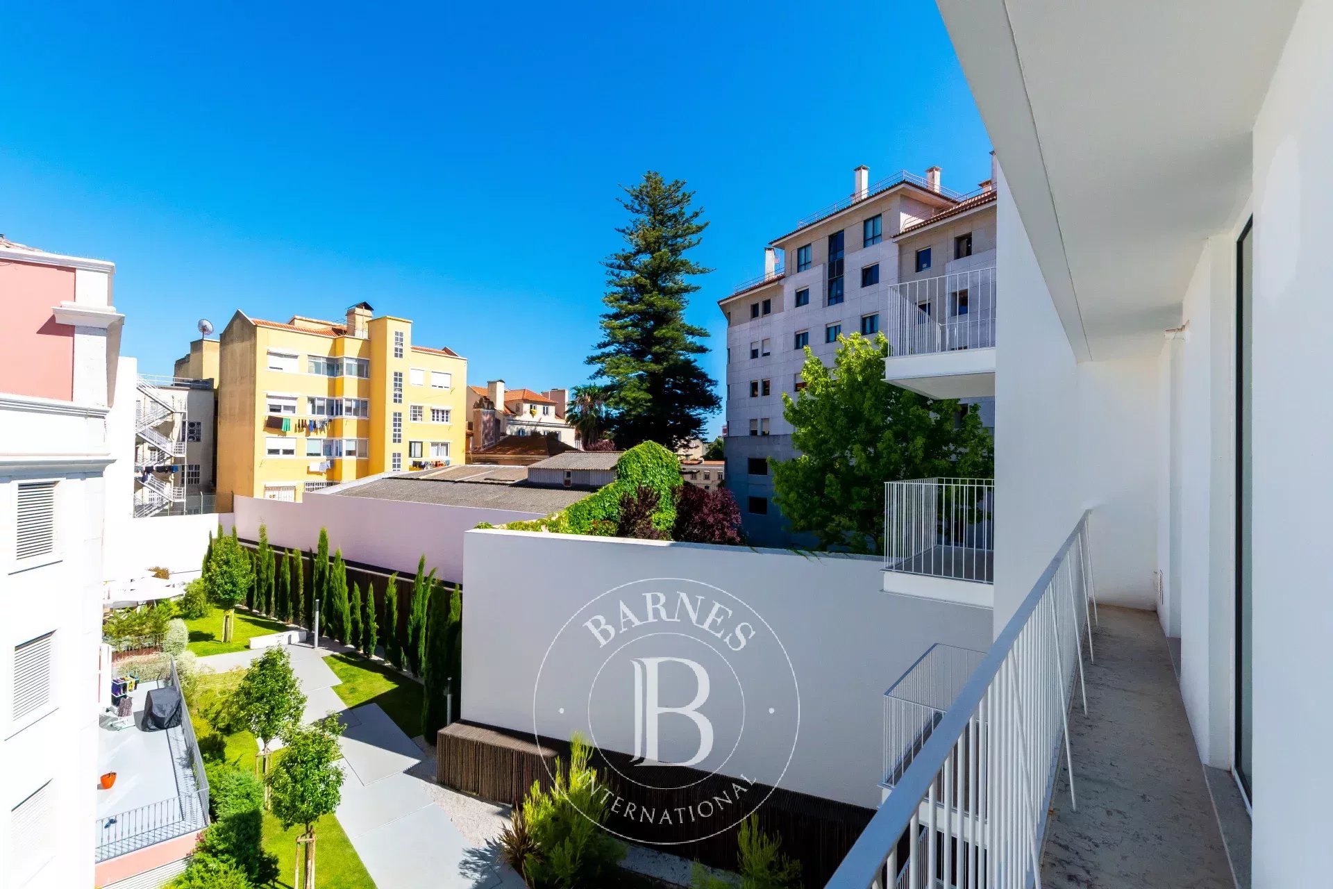 Terrace and View - picture 10