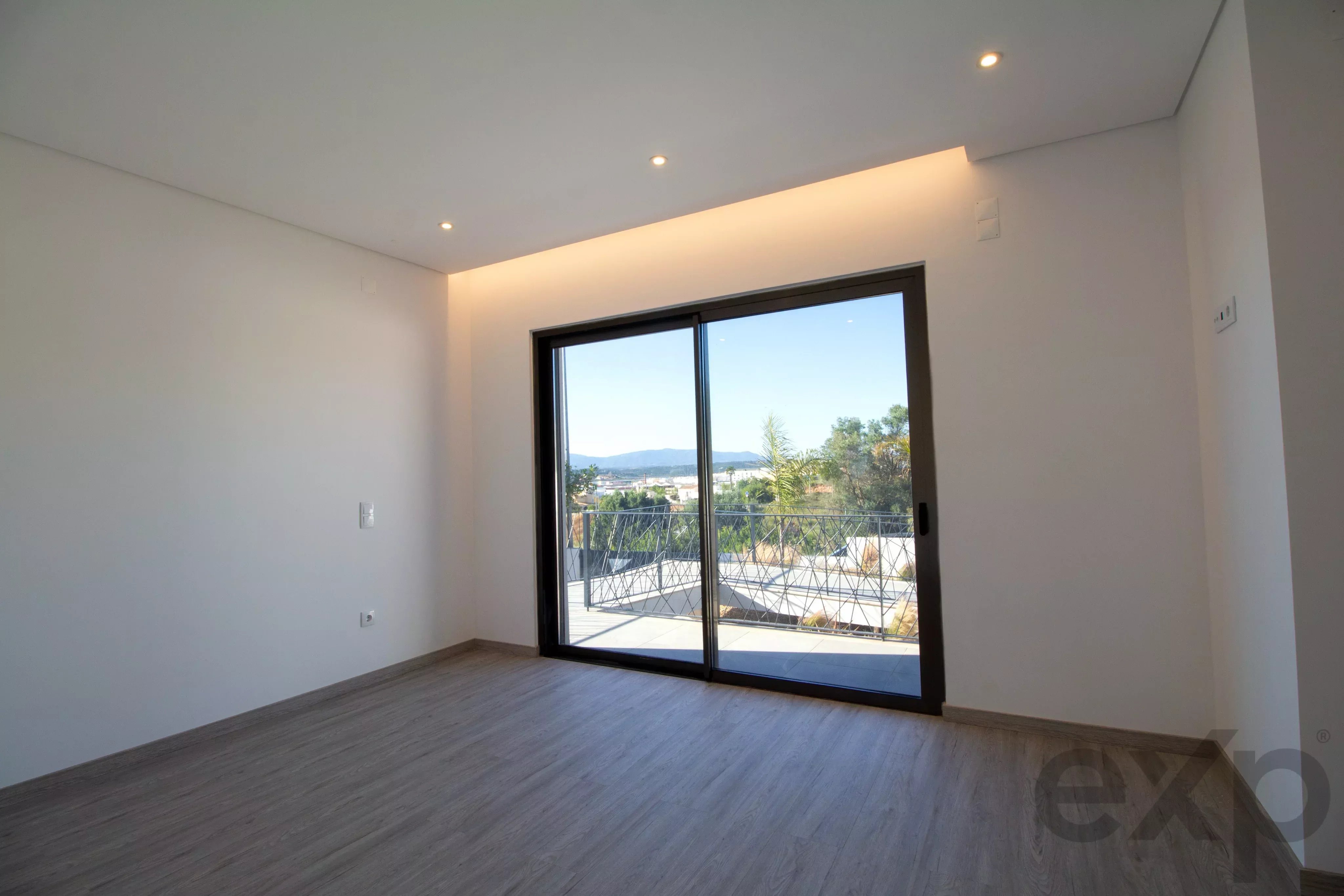 Luxury Contemporary Home with Sea View in Ferragudo 87049638 image 35