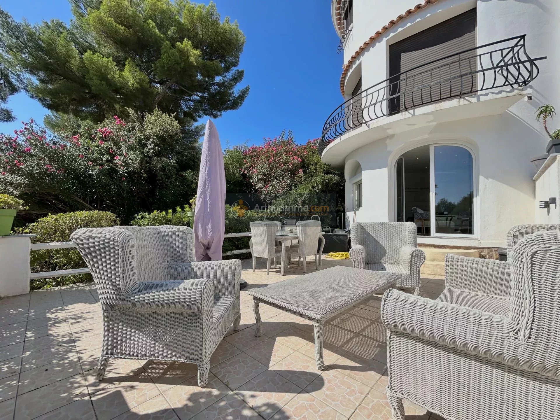 EXCLUSIVITE - LES ISSAMBRES