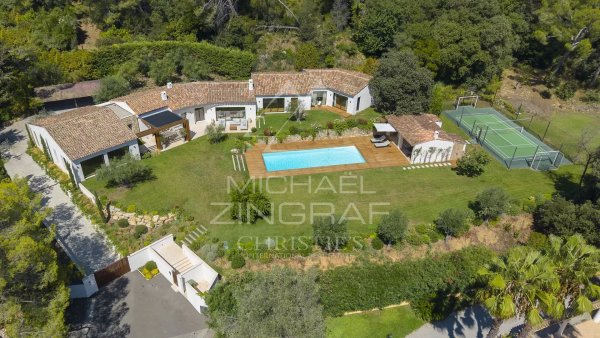 Mougins - Contemporary provençal villa in a secure estate — photo 1