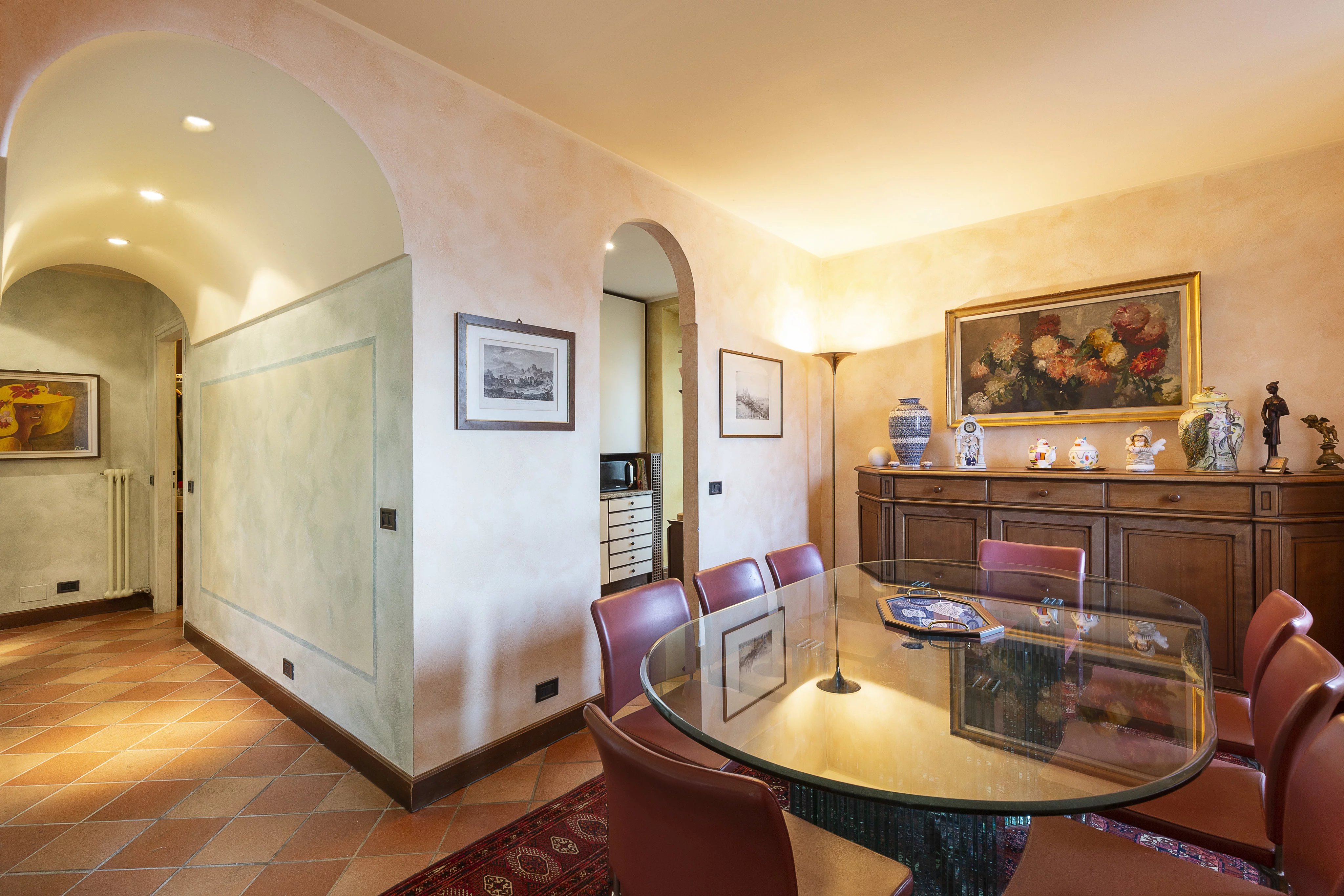 Portion of Villa, pied à l'eau, for sale in Como, on the Lake. - picture 9 title=
