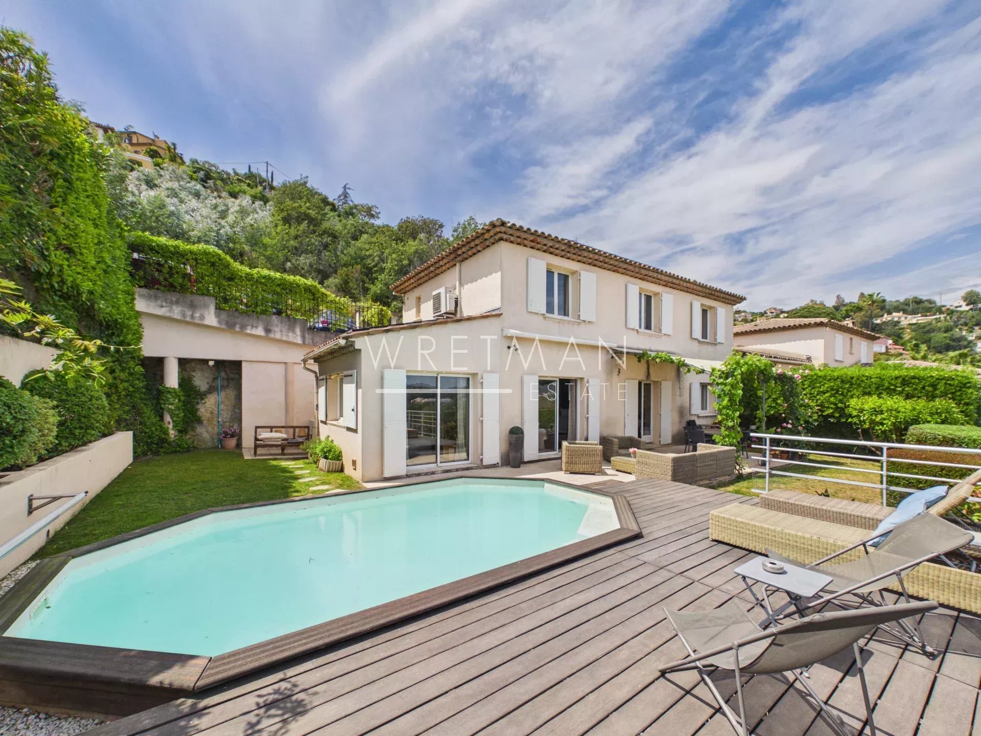 Superbe villa lumineuse vue mer et montagnes avec piscine – Mandelieu-la-Napoule