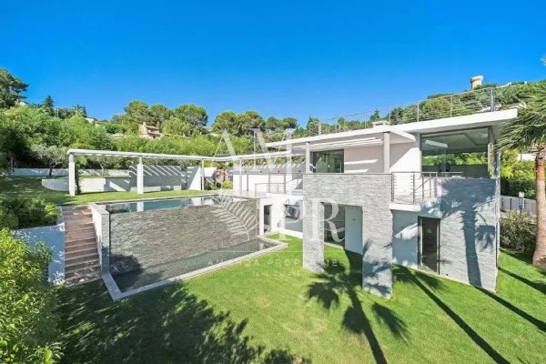 Luxury Designer Villa in Cannes with 180° Sea Views for Sale — photo 1