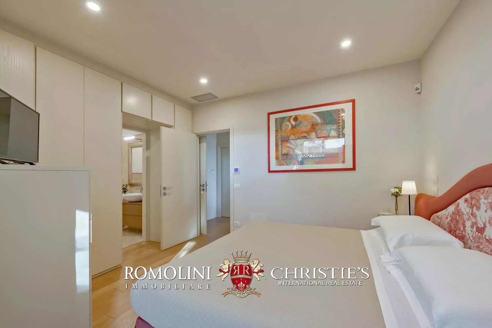 7 Bedroom Villa/Townhouse's Image 83