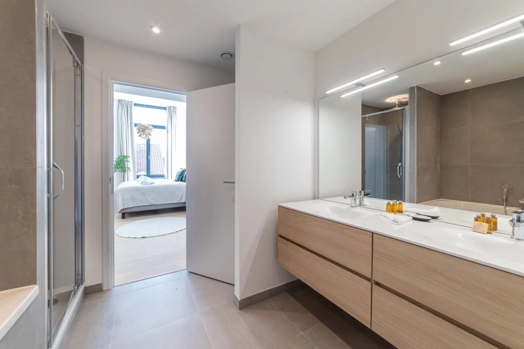 Stéphanie/Chatelain - 3 chambres meublé