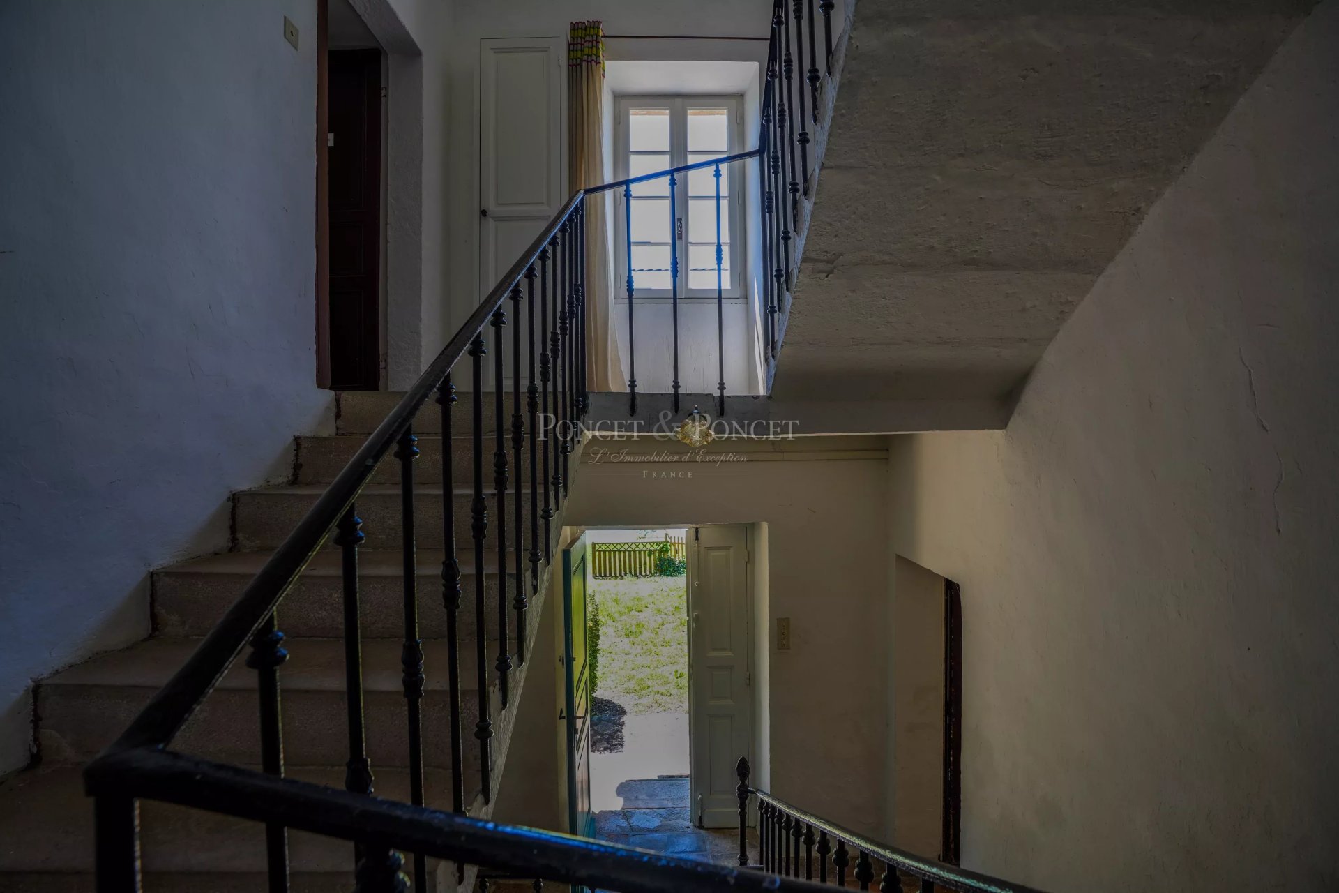 6 Bedroom Villa/Townhouse's Image 9