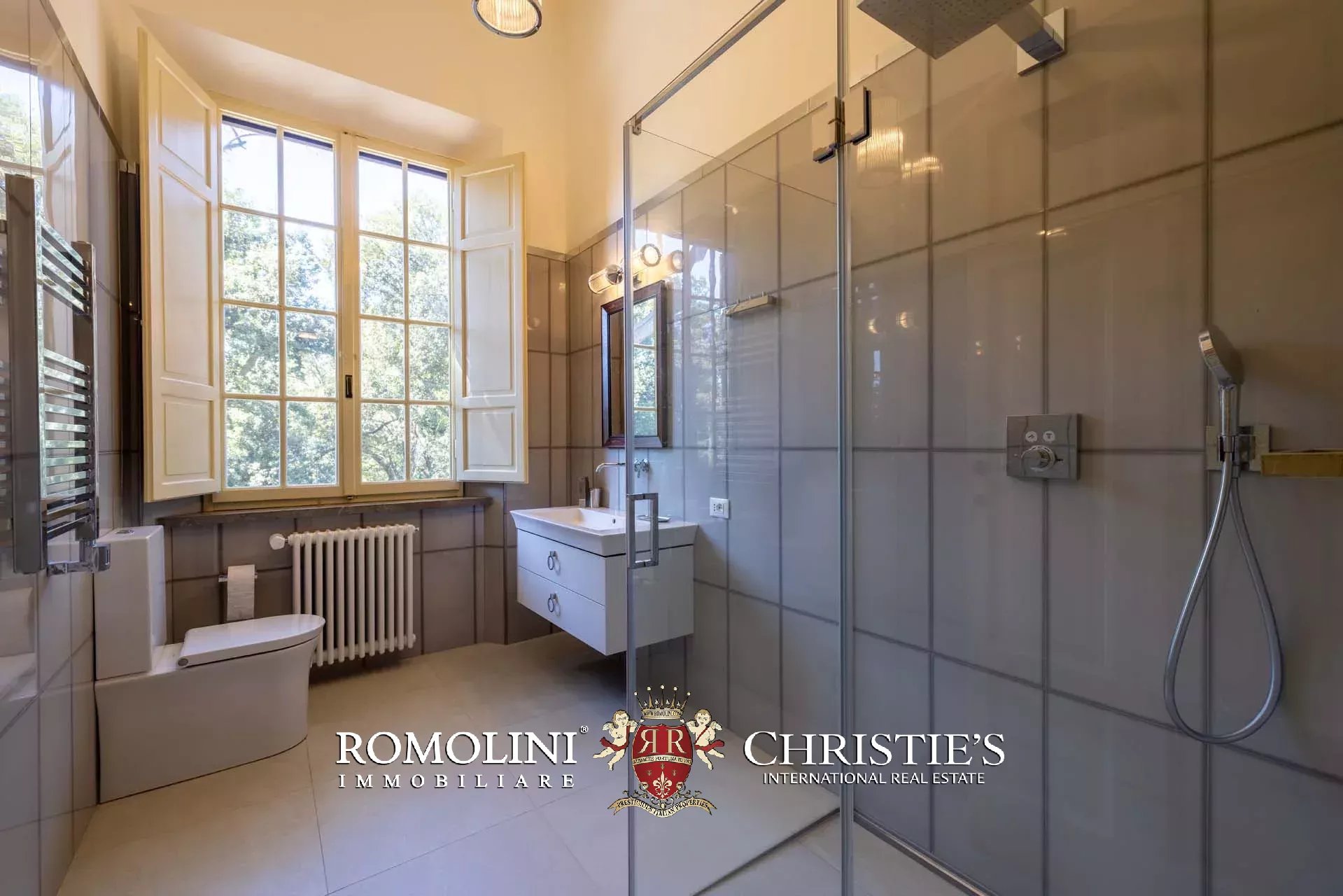 8 Bedroom Villa/Townhouse's Image 69