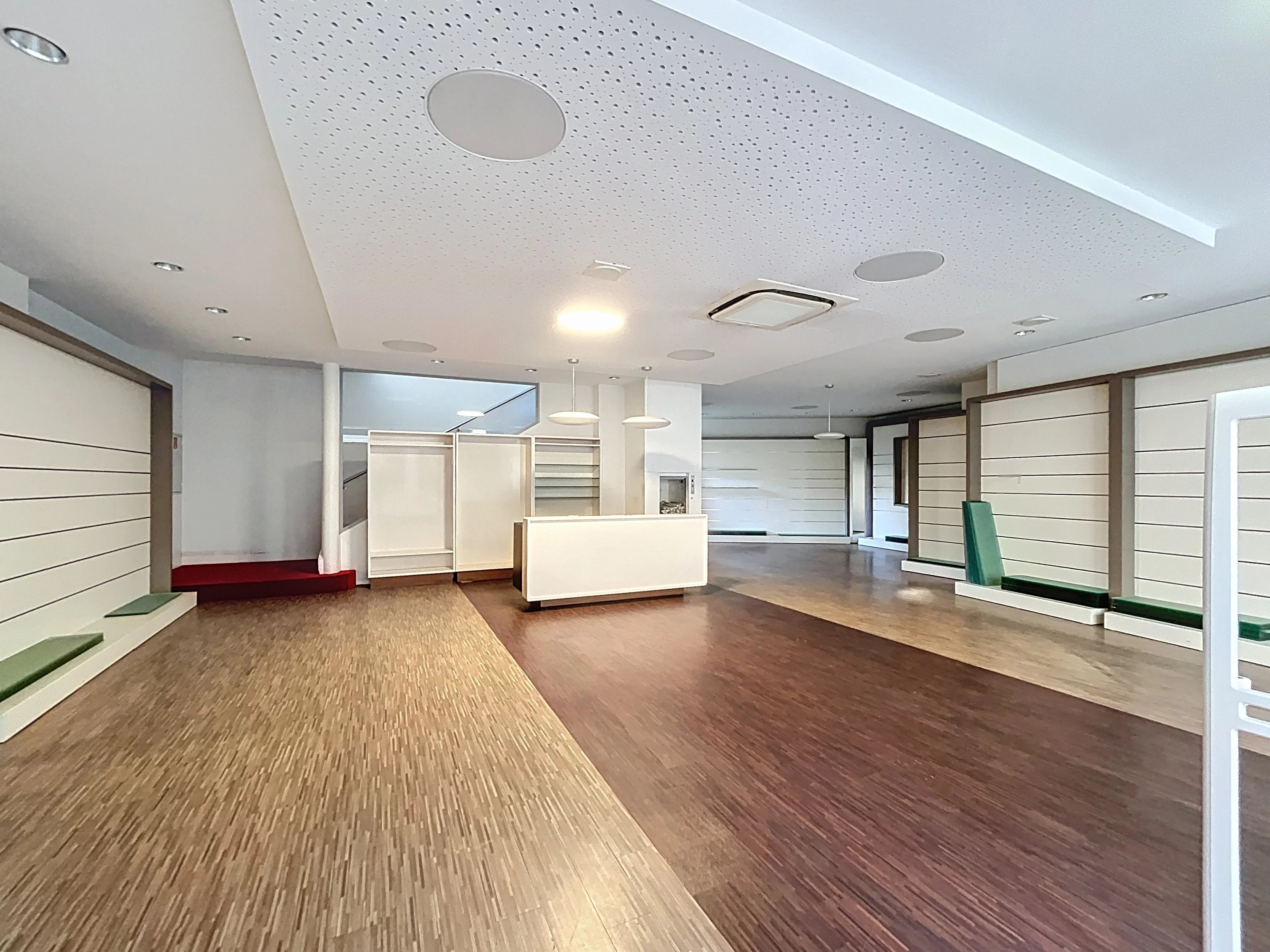 Local commercial au centre de Sion - Grandes surfaces modulables - Photo 3