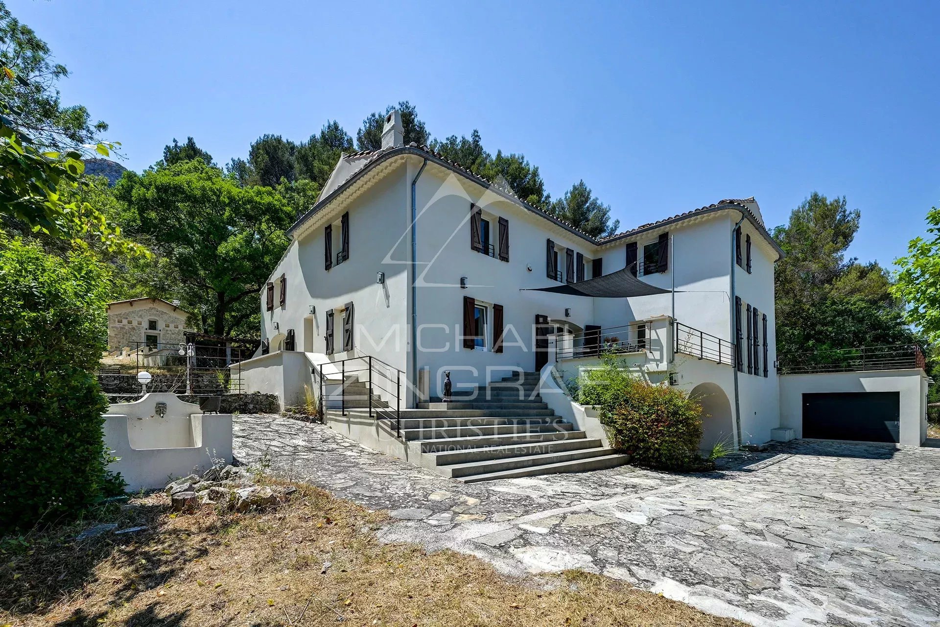 8 Bedroom Villa/Townhouse's Image 16