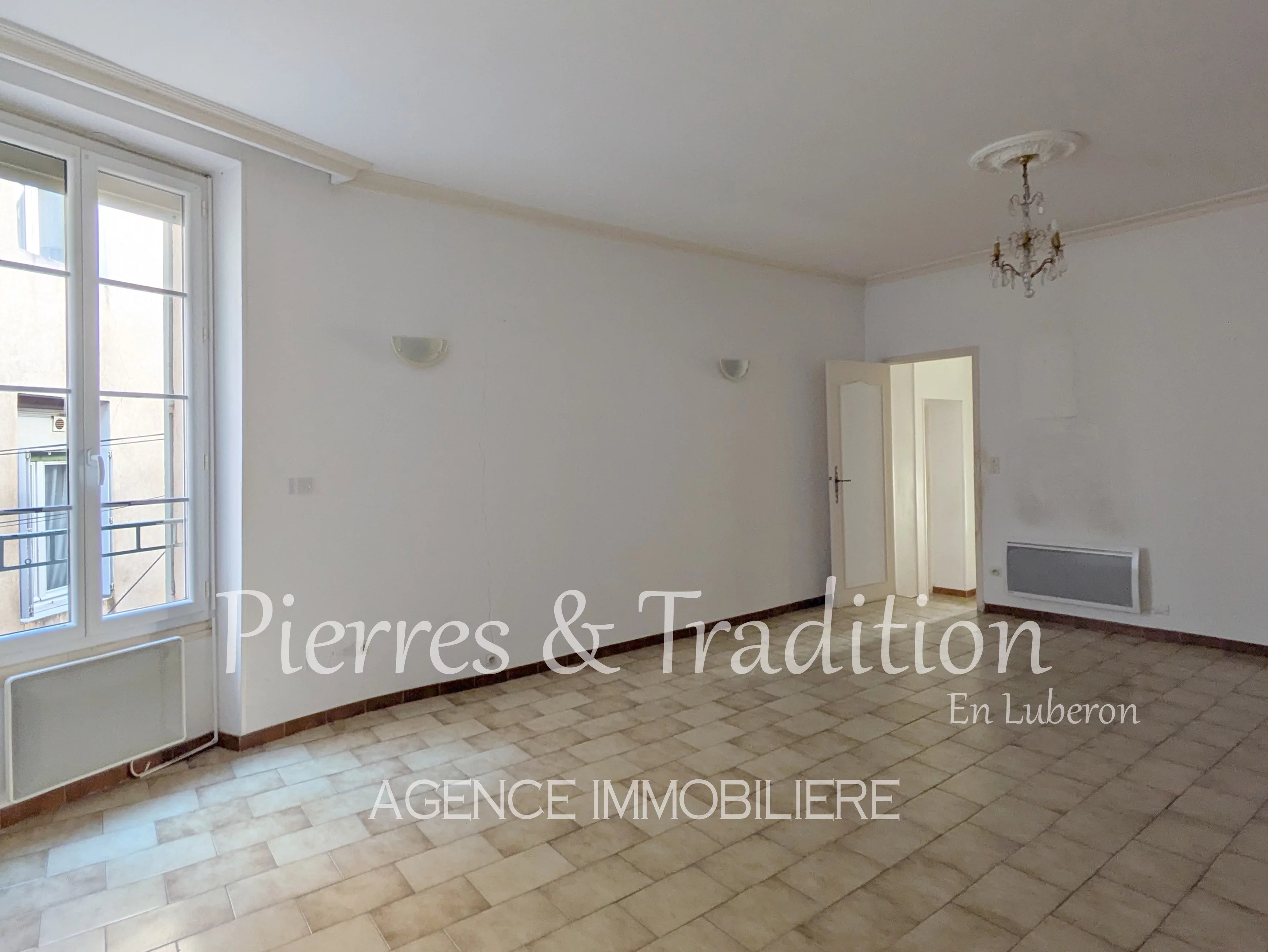 Apt, centre-ville, appartement T2 avec ascenseur.