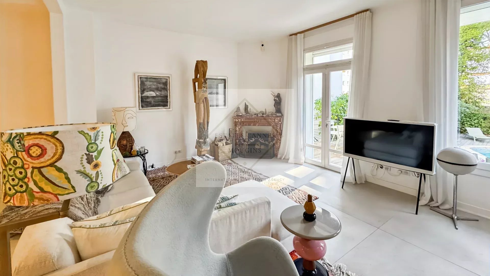 Emplacement Privilégié au Cœur de Cannes : Maison de Ville avec Piscine et Stationnement Privatif — photo 2
