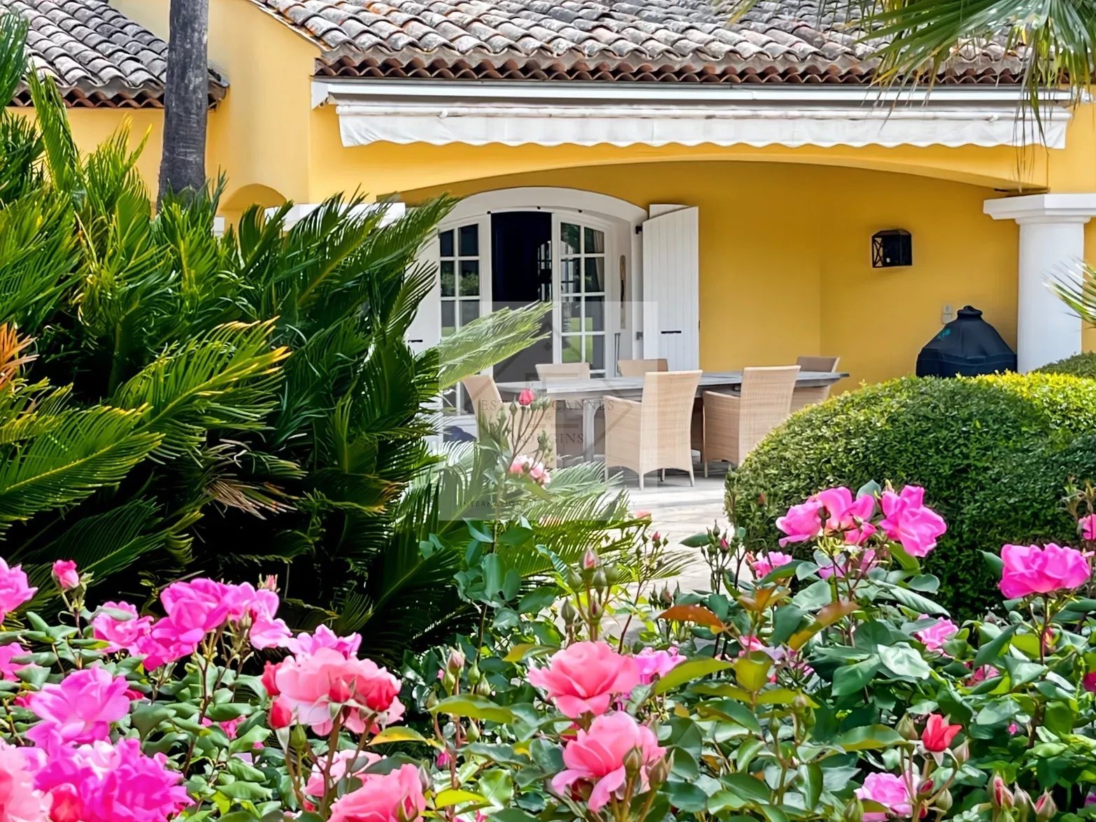MOUGINS — VILLA D’EXCEPTION À LOUER À L’ANNÉE — photo 2
