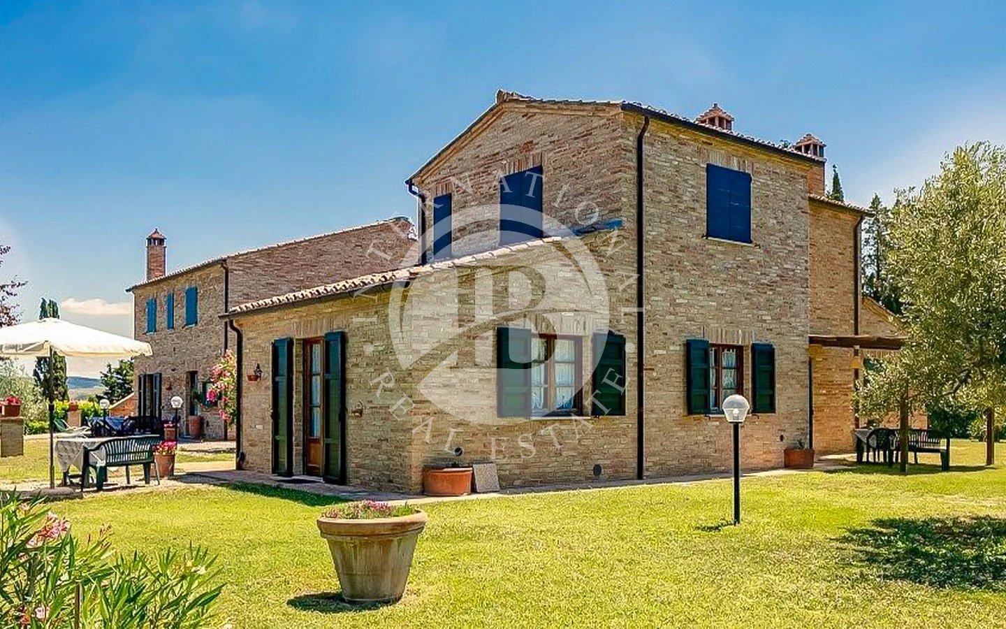 Villa in Asciano - Image 2