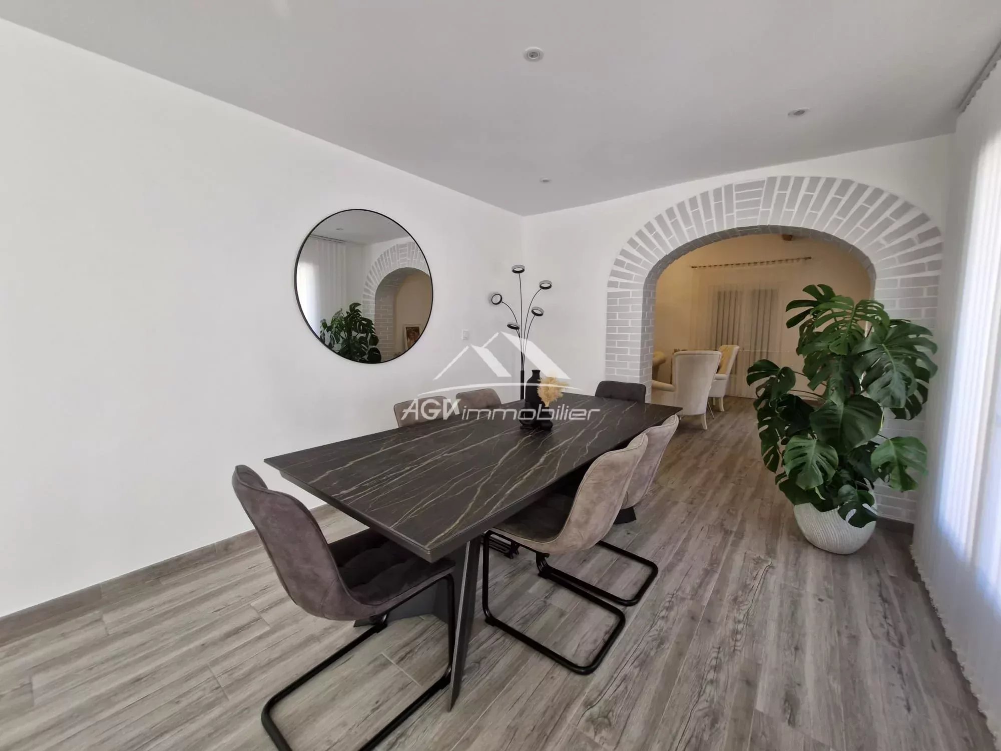 A Alès, maison 165 m², avec piscine garage, abris voiture et terrain de pétanque sur 1161 m² de terrain