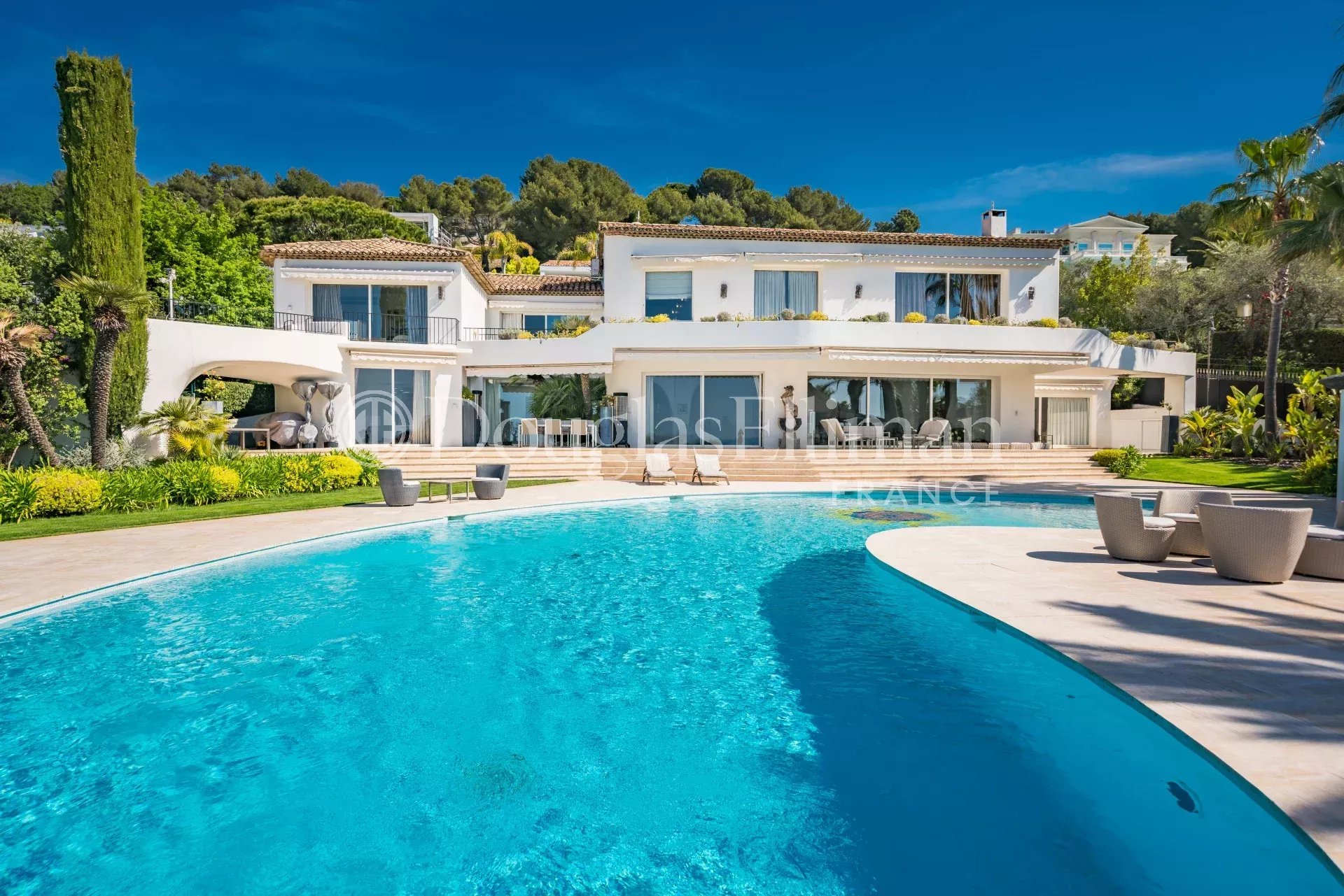 Cannes – Unique propriété de l&rsquo;architecte Jacques Couëlle avec vue mer panoramique sur la baie de Cannes et l&rsquo;Esterel - Image nᵒ2