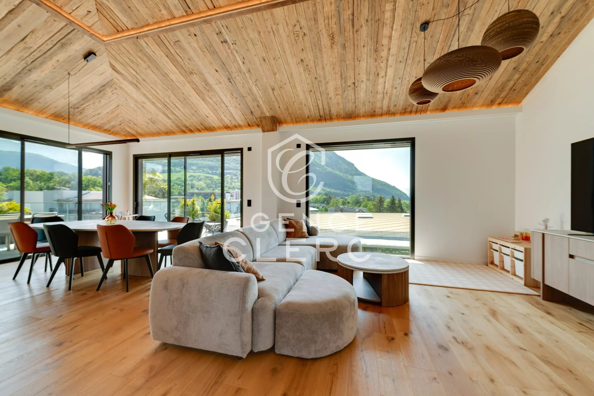 5 Bedroom Villa/Townhouse's Image 8