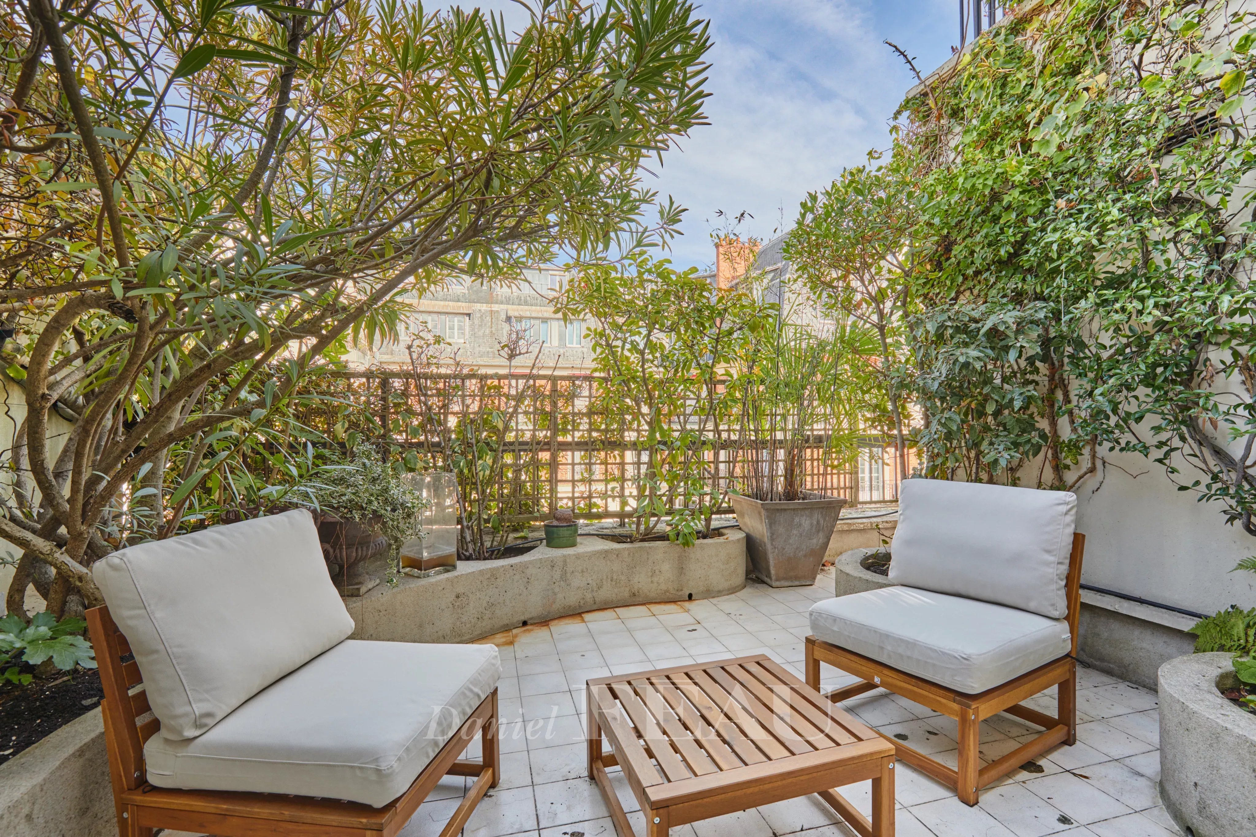 Sale Apartment Paris 16th