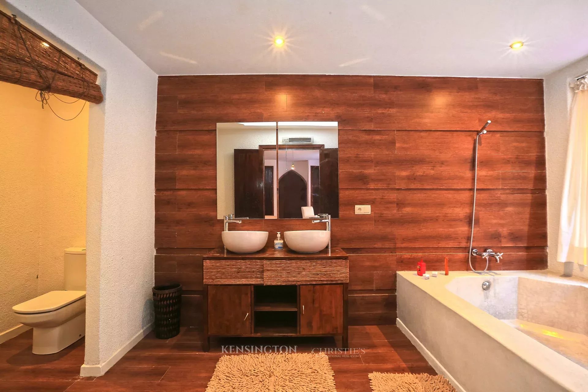 6 Bedroom Villa/Townhouse's Image 37