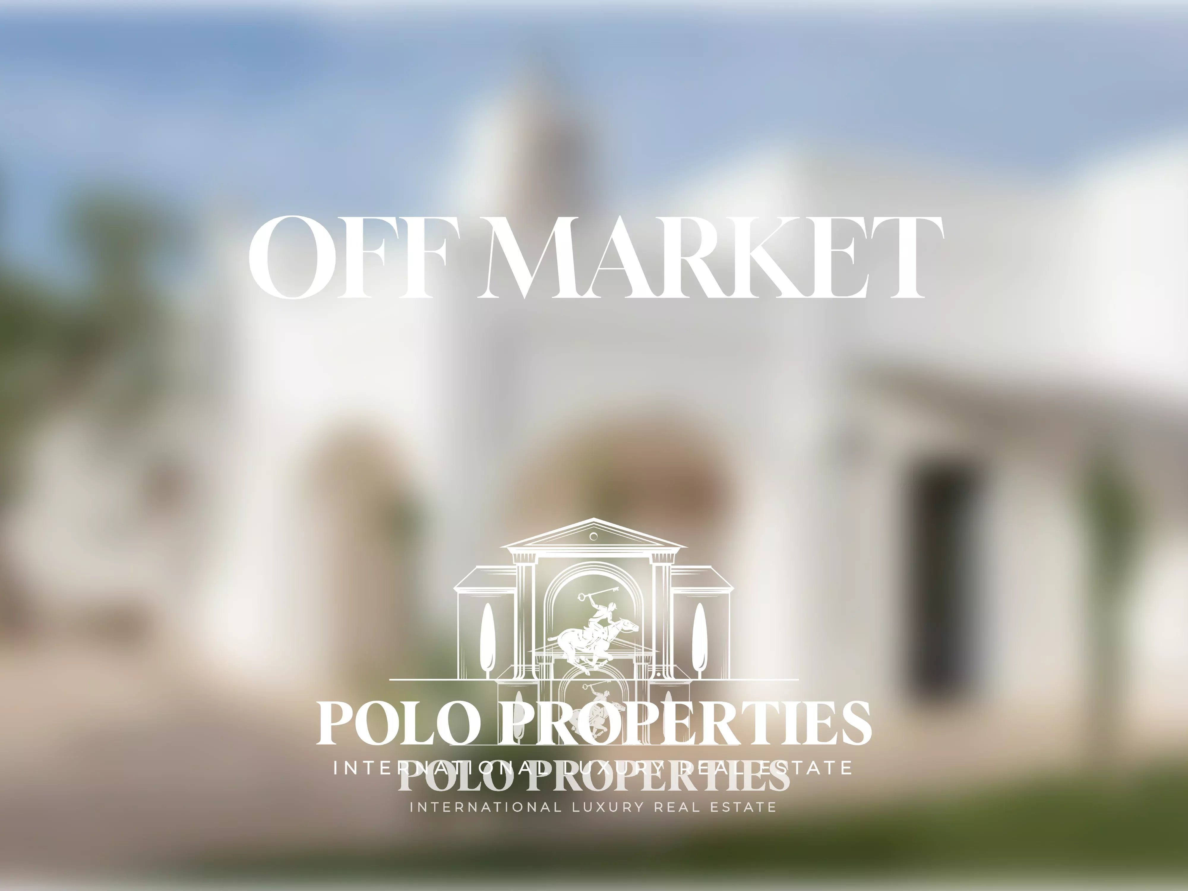 PRESTIGIOUS CASALE WITH SWIMMING POOL SET IN THE HEART OF A 15,000 SQM ESTATE