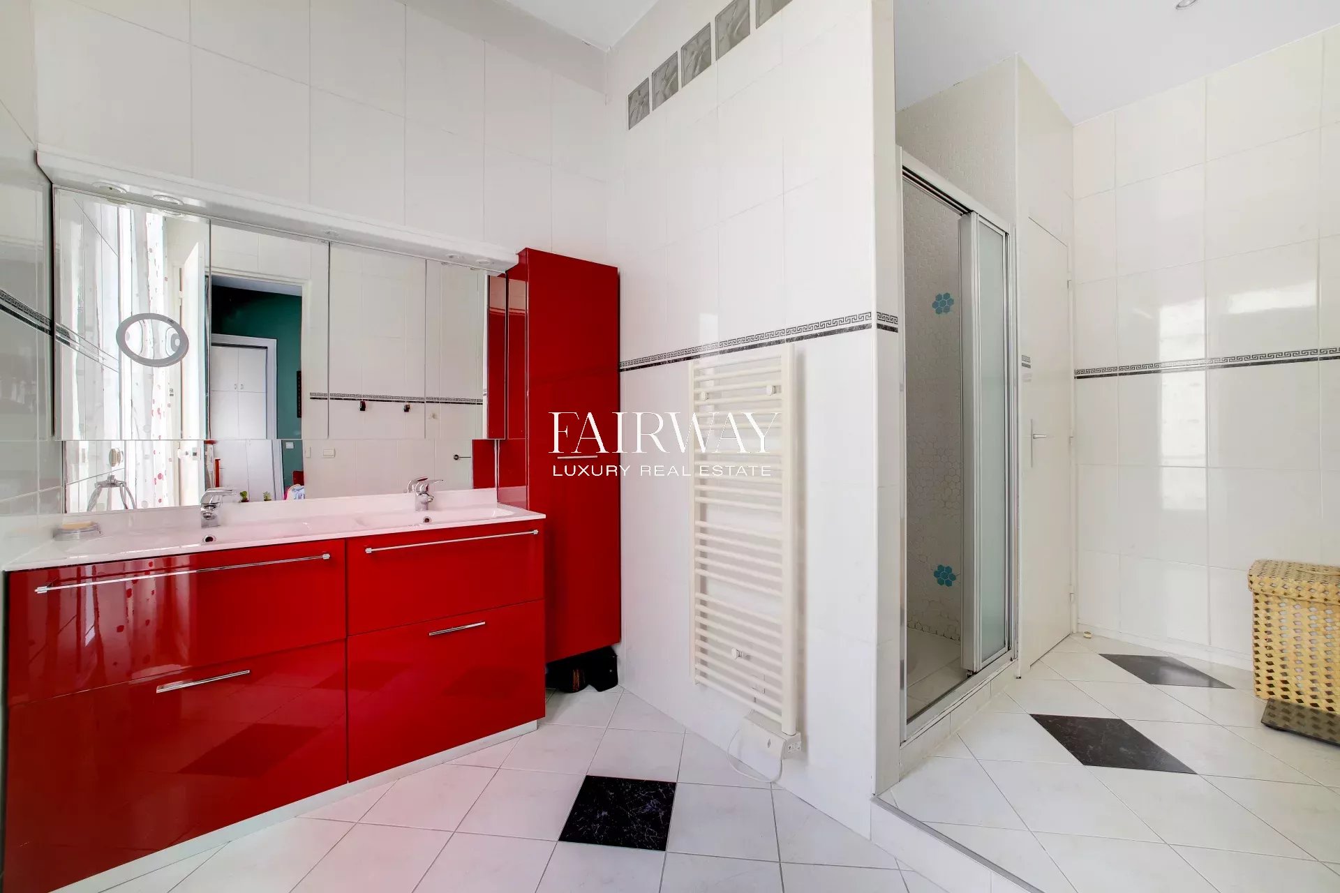 Duplex 240 m² aux derniers étages avec balcon