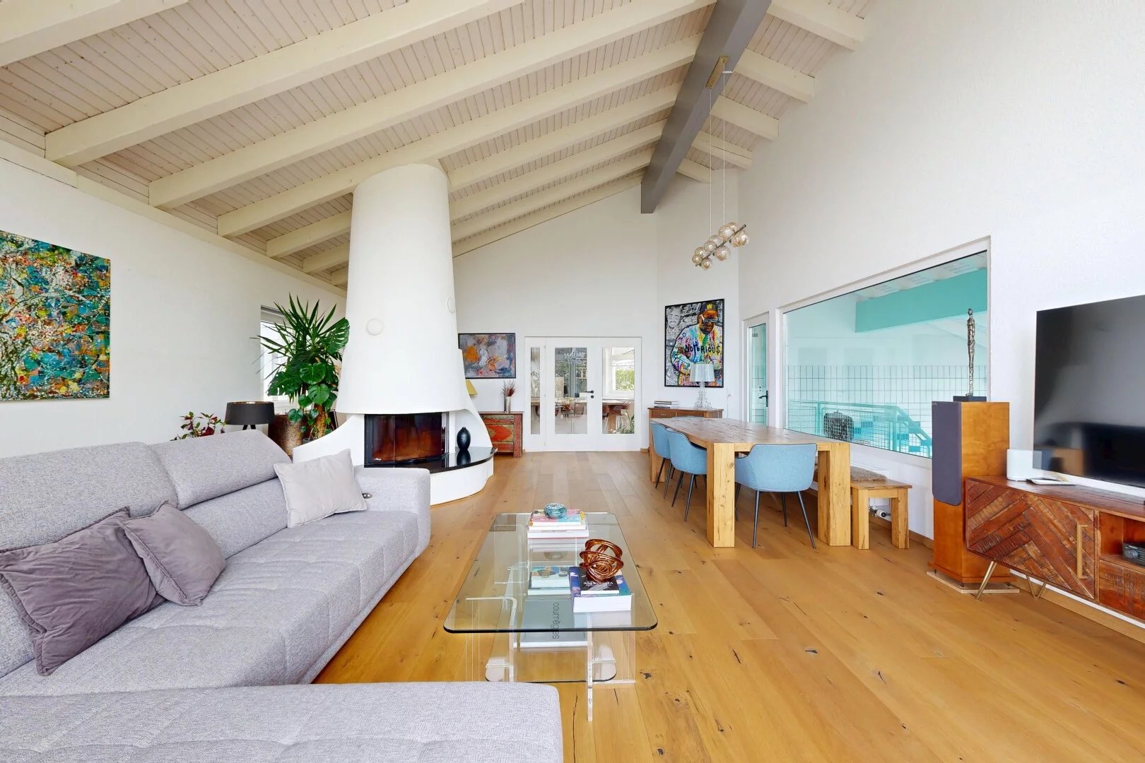 Villa d’exception avec piscine intérieure, terrasses panoramiques et écrin de verdure