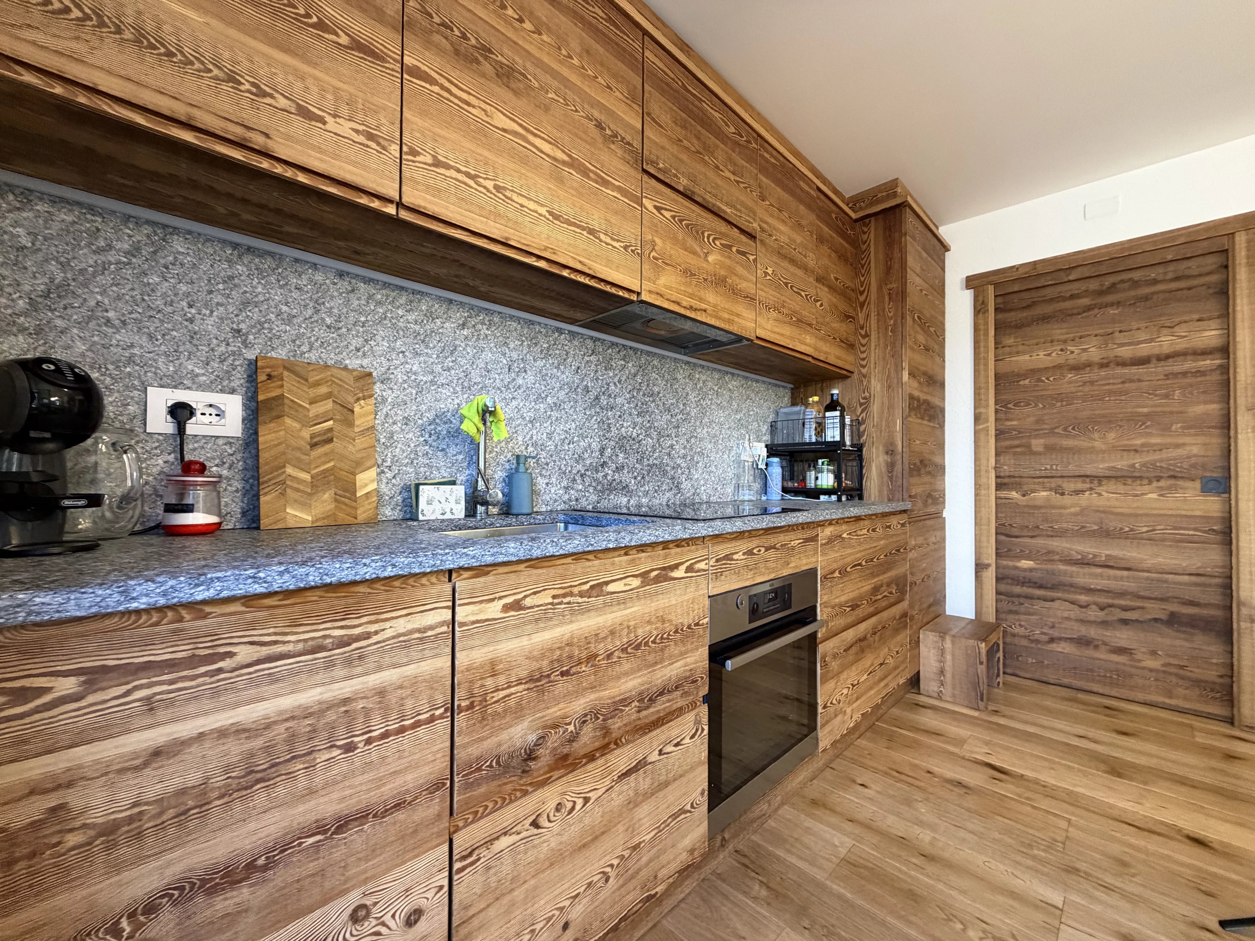 CHARMING FOUR-ROOM APARTMENT OVER TWO LEVELS WITH GARAGE — photo 19