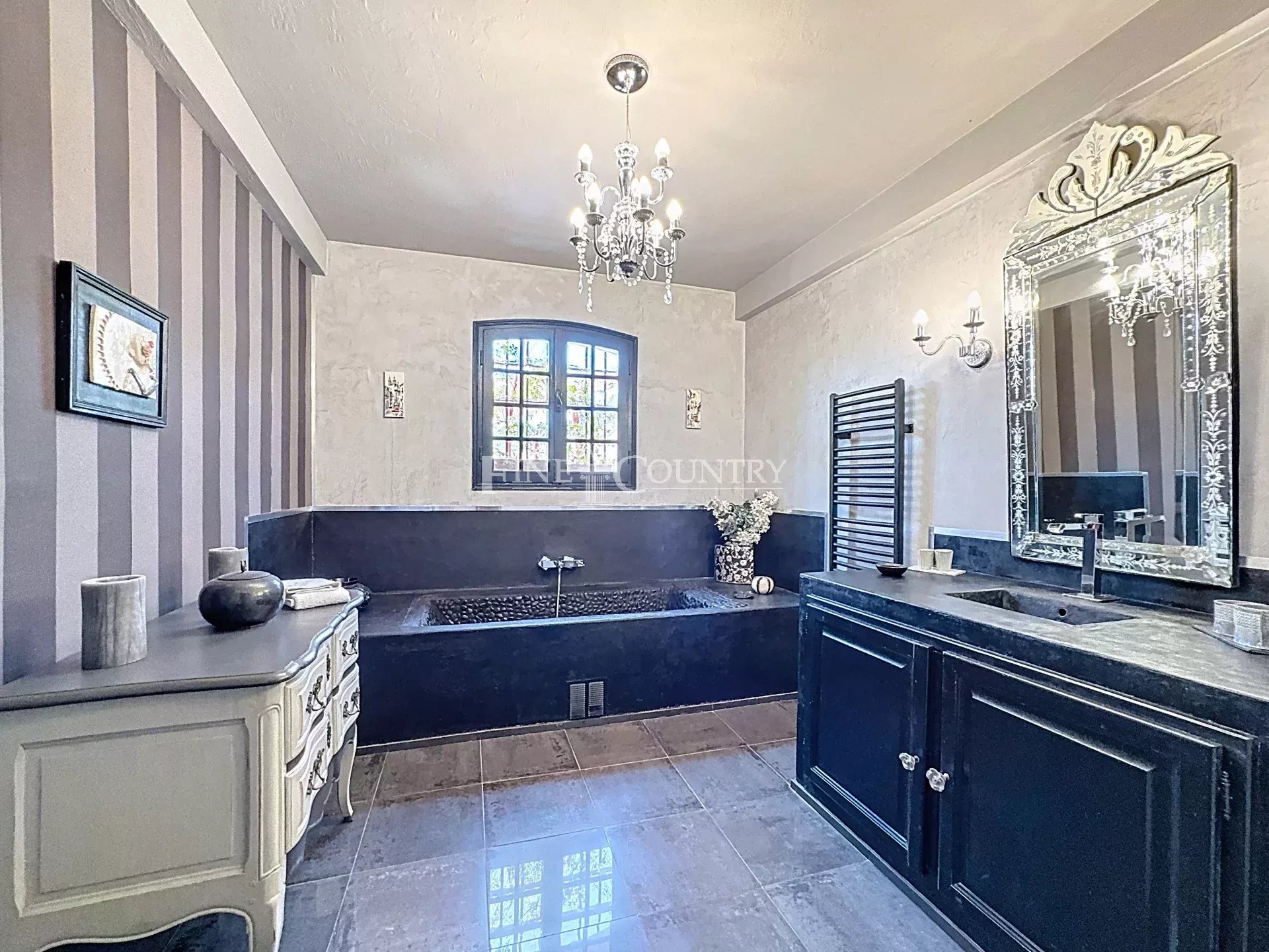 Photo of Villa for sale near Levens with swimming pool