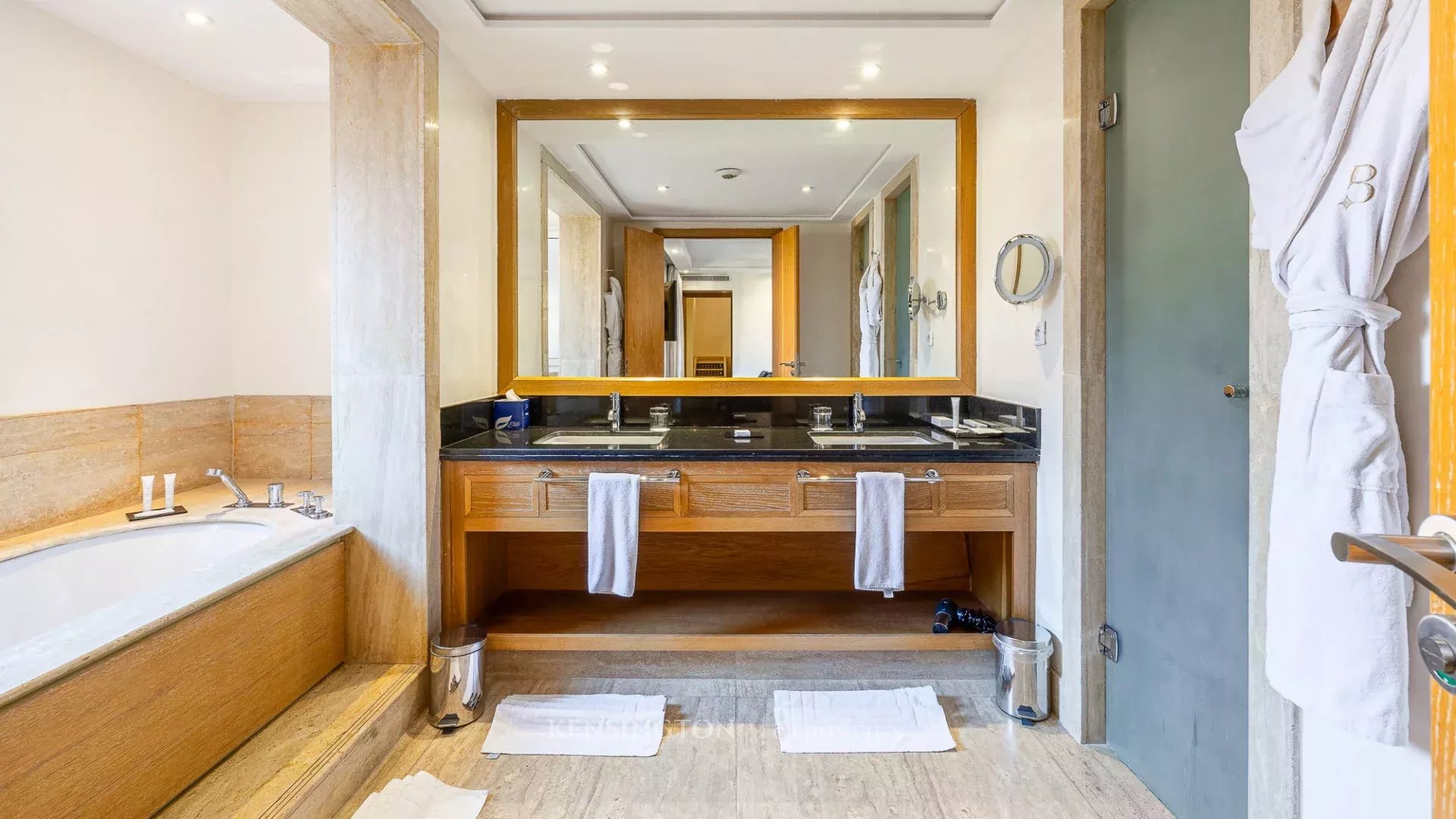 6 Bedroom Villa/Townhouse's Image 16