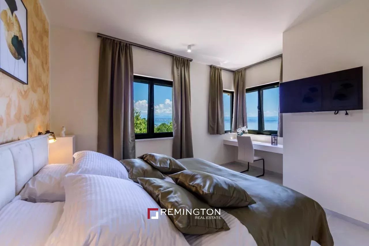 4 Bedroom Villa/Townhouse's Image 6